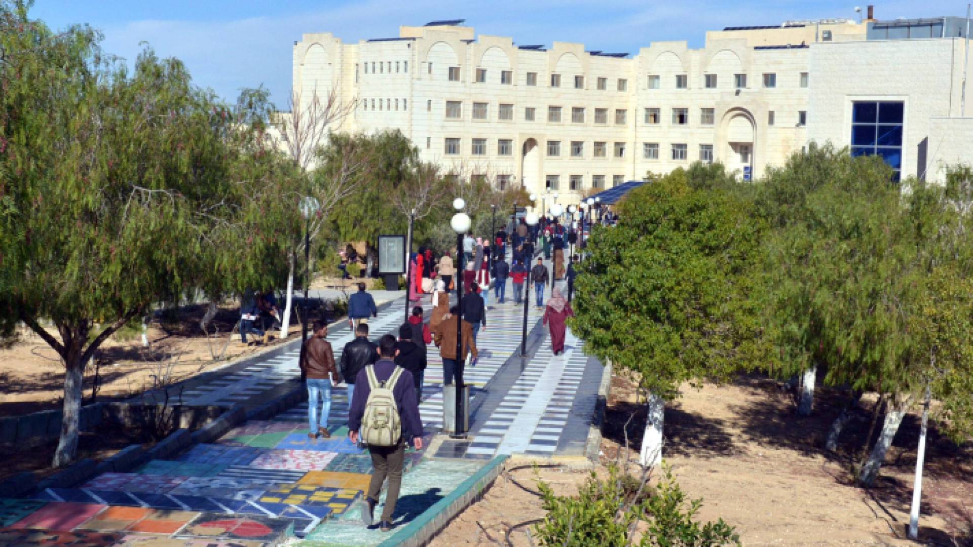 طلبة في جامعة الطفيلة التقنية