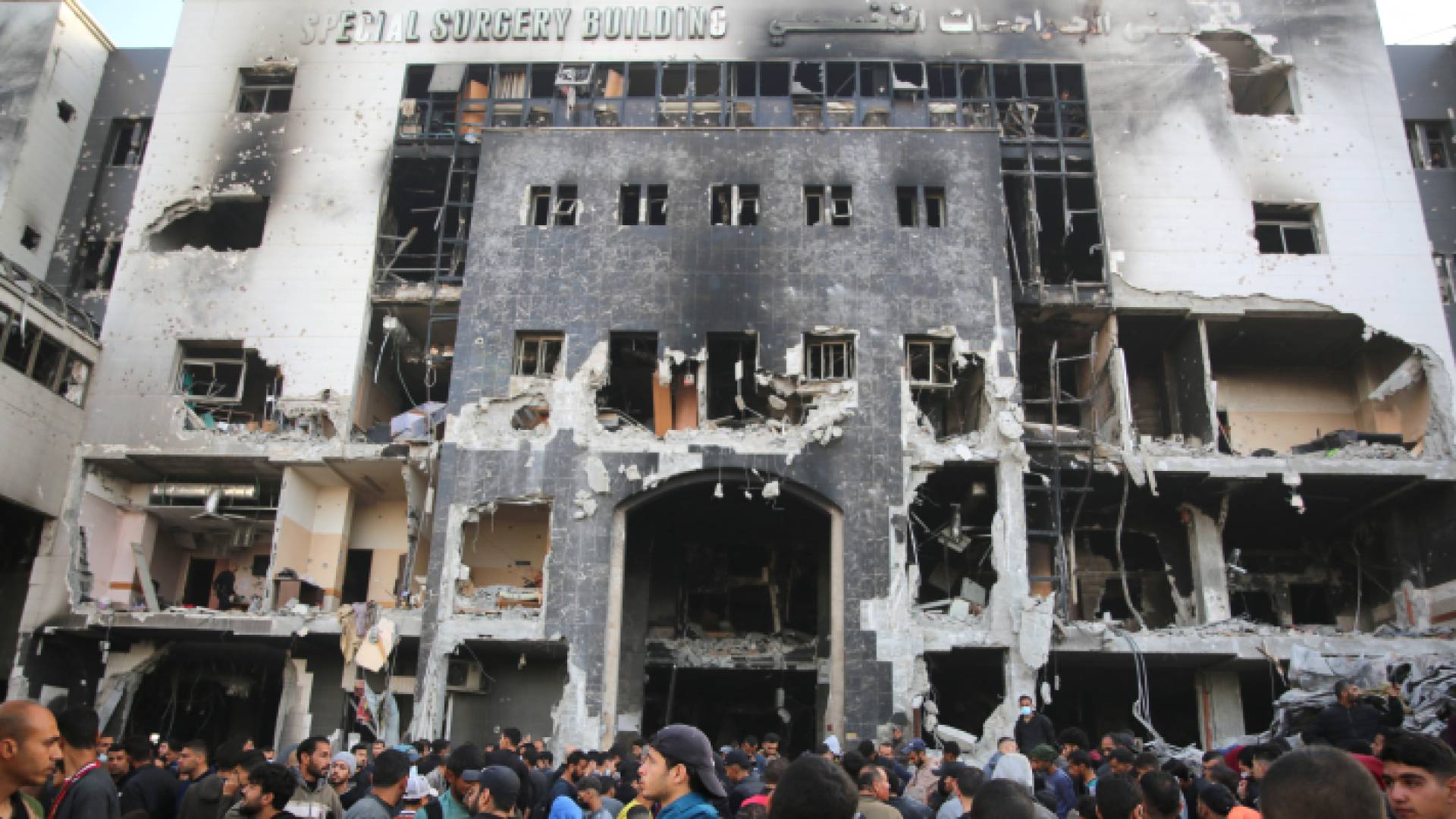 مدخل مجمع الشفاء الطبي في قطاع غزة