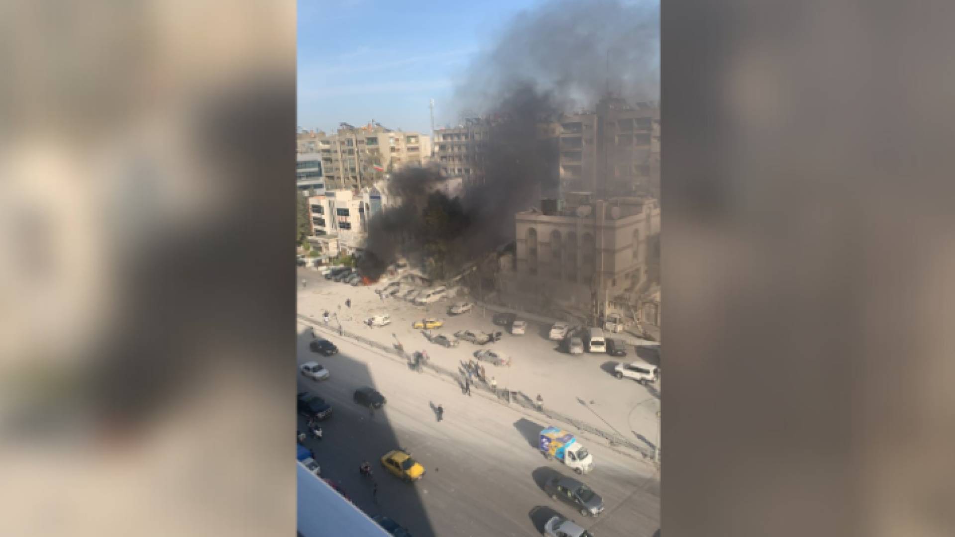 لحظة استهداف البناية المجاورة للسفارة الإيرانية في دمشق