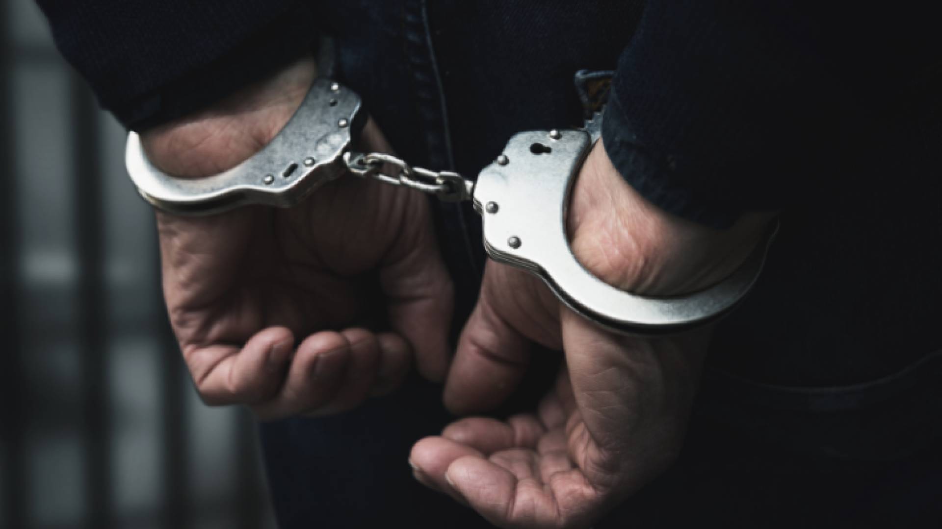 القبض على شخص