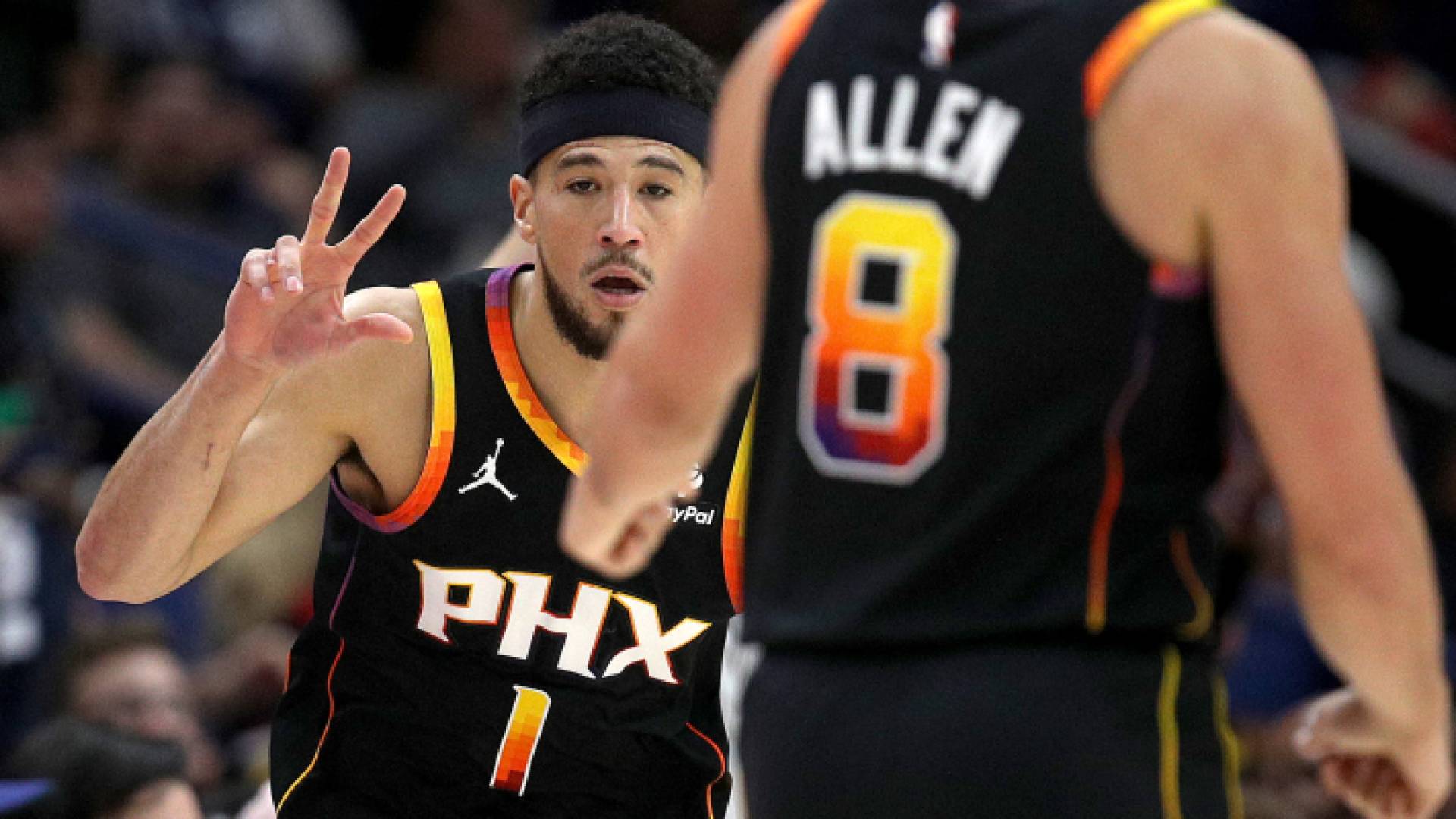 ديفن بوكر لاعب فينيكس صنز