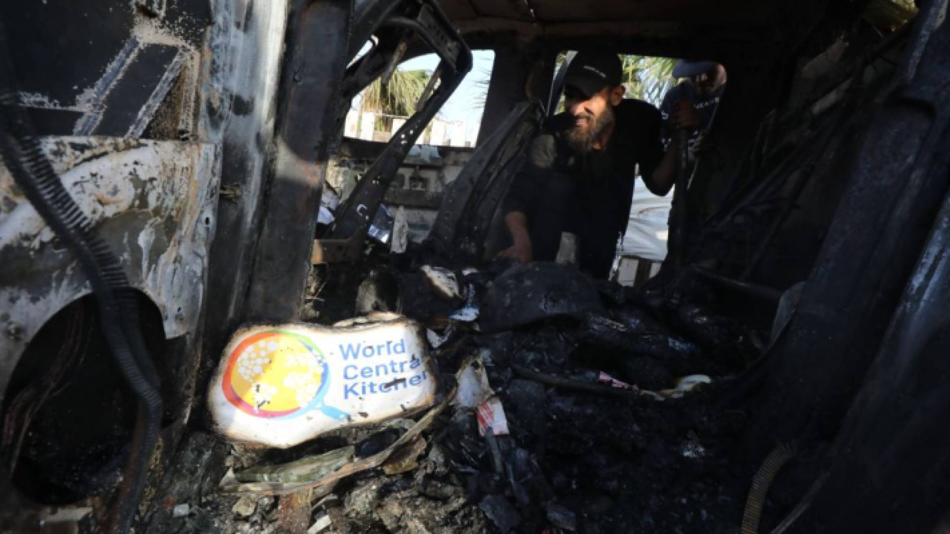 مركبة فريق المطبخ المركزي العالمي الذي تم اغتياله في غزة