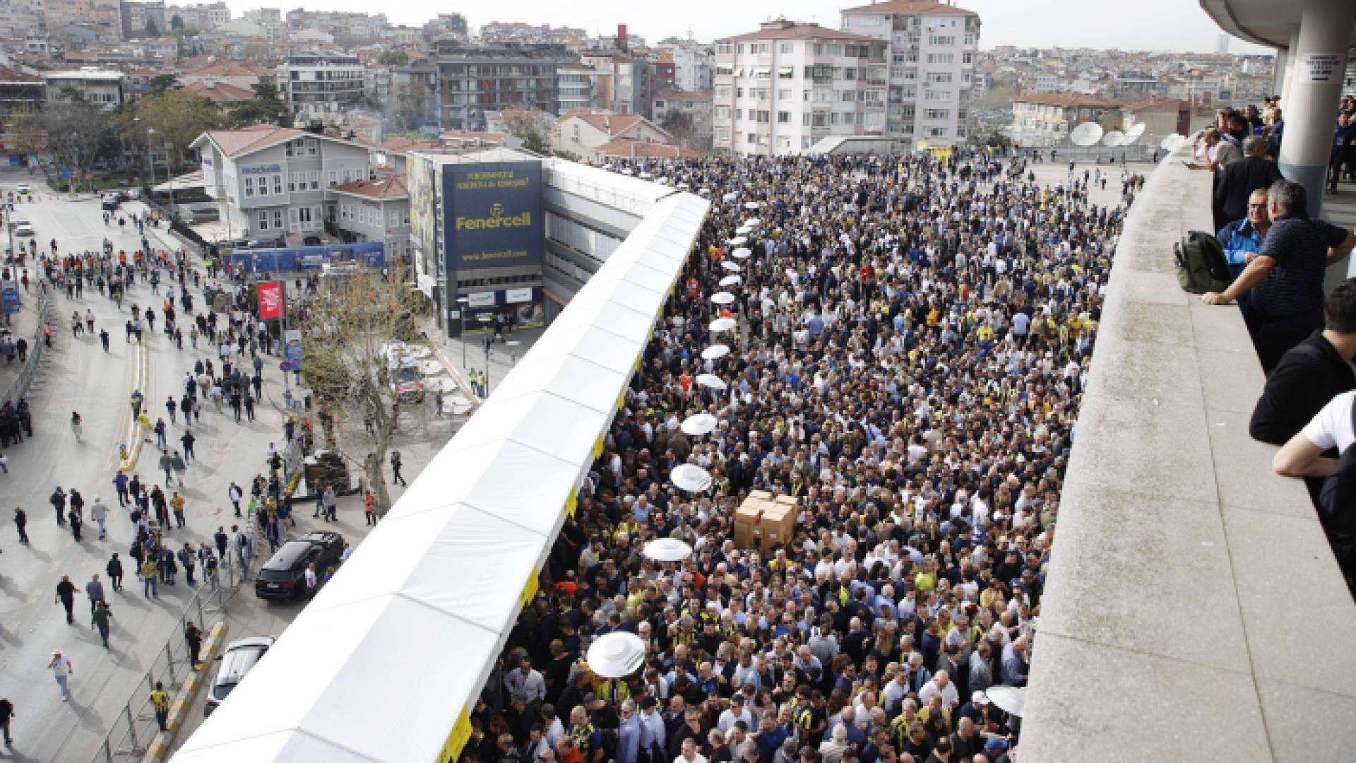 جماهير نادي فنربخشة في ملعب الفريق