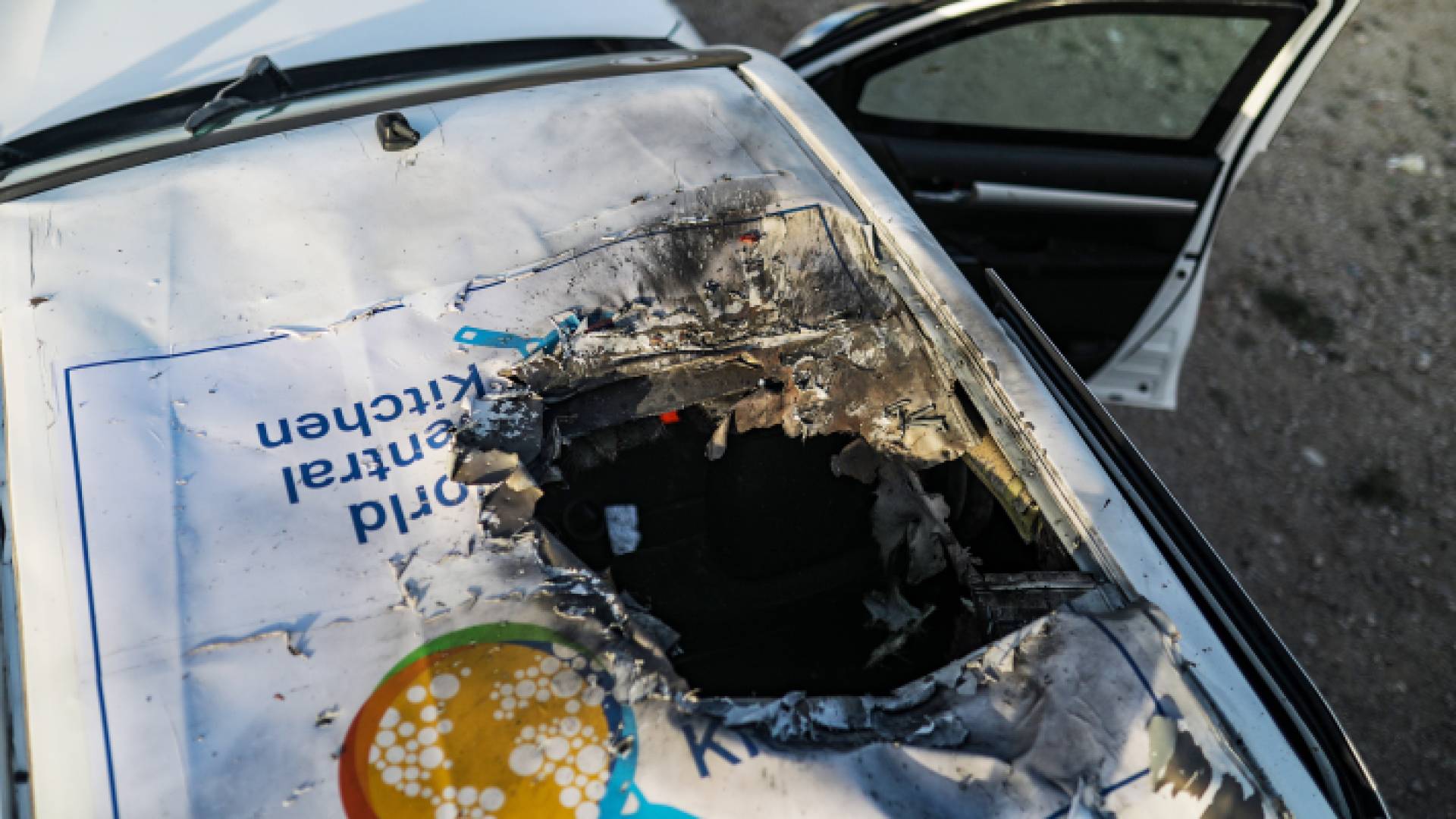 المركبة التي تتبع لمنظمة "المطبخ المركزي العالمي" واستهدفها الاحتلال في قطاع غزة