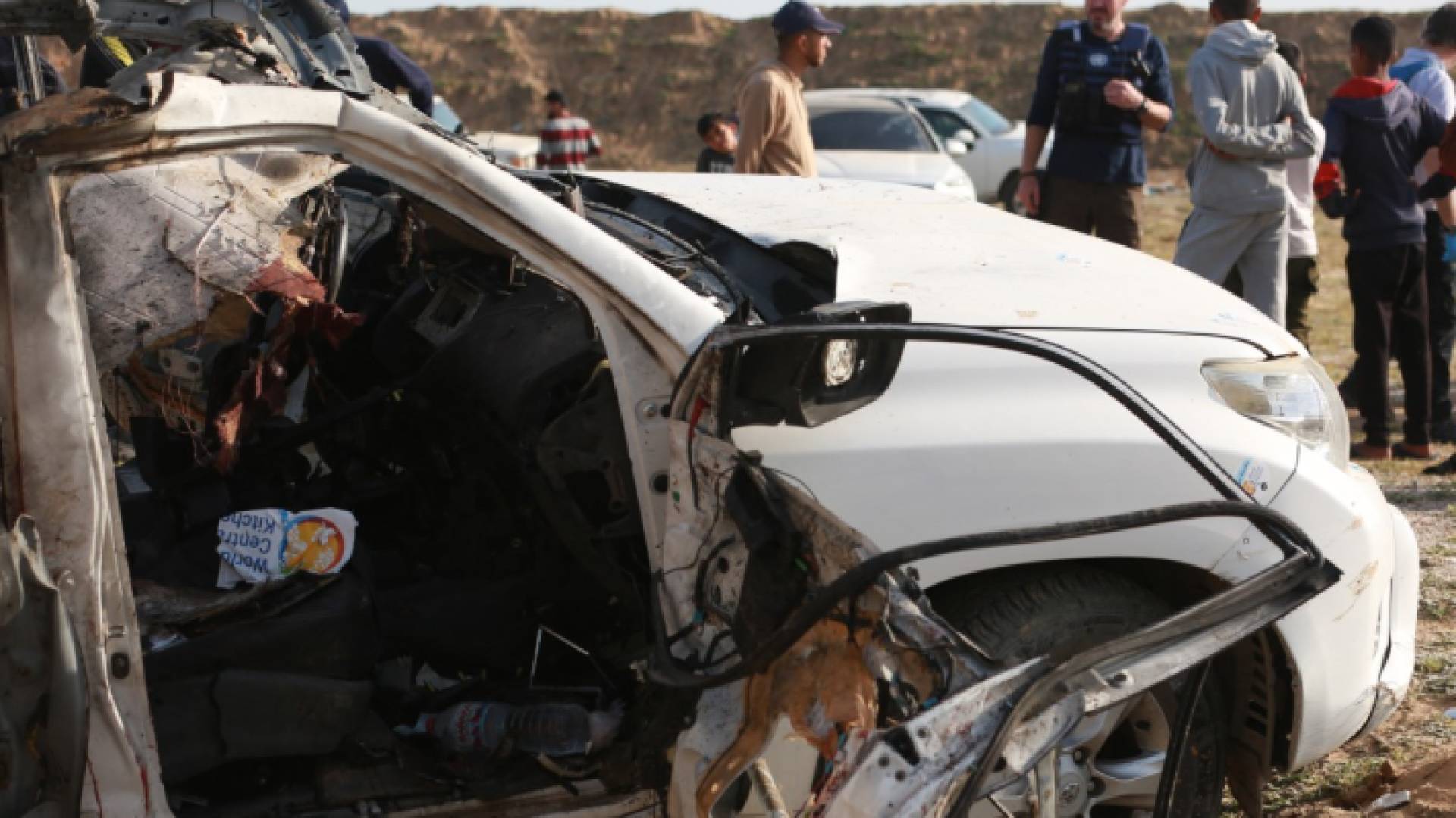 سيراة الفريق الإغاثي التي تم استهدافها في غزة