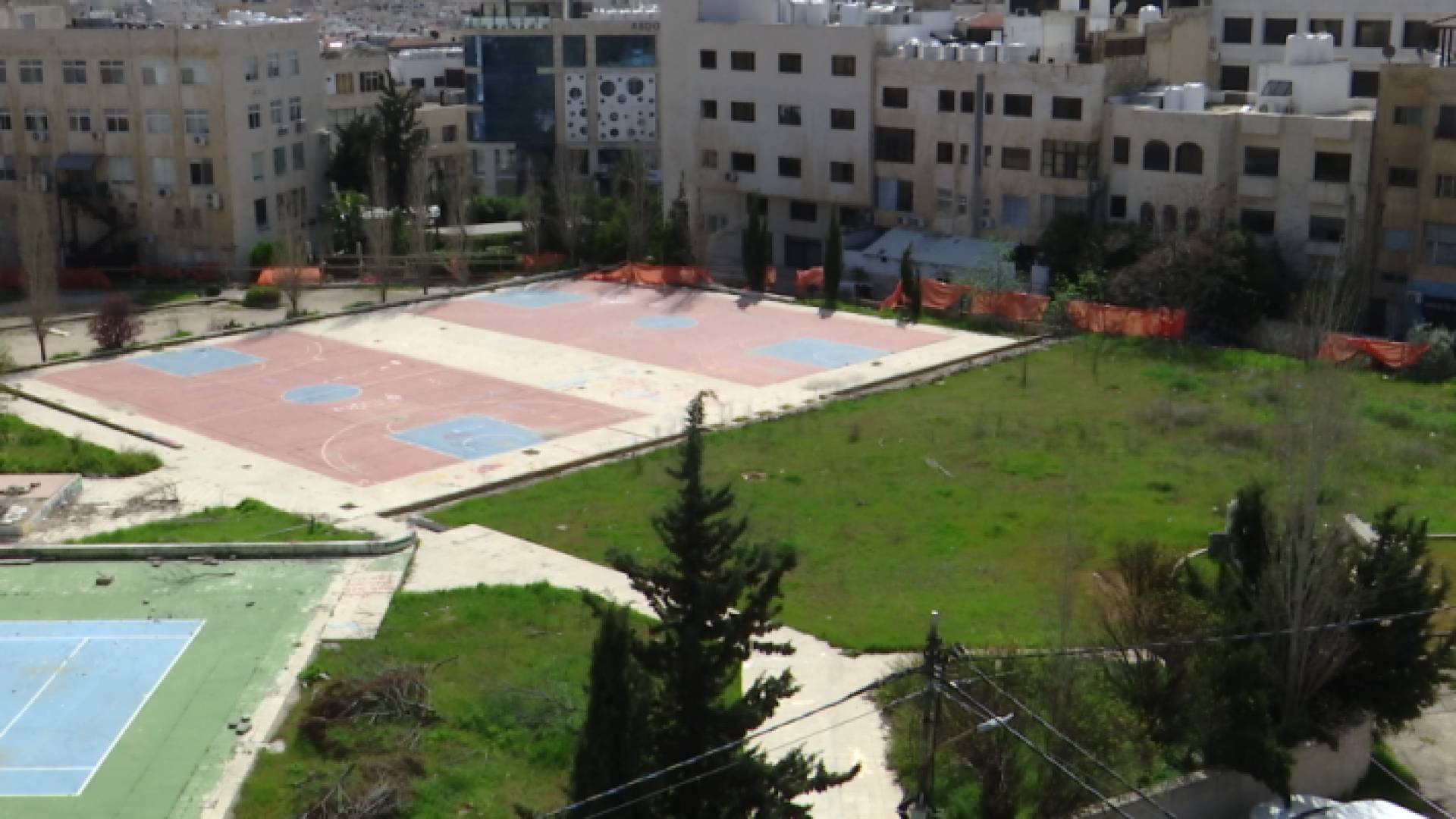 حديقة عامة - تعبيرية