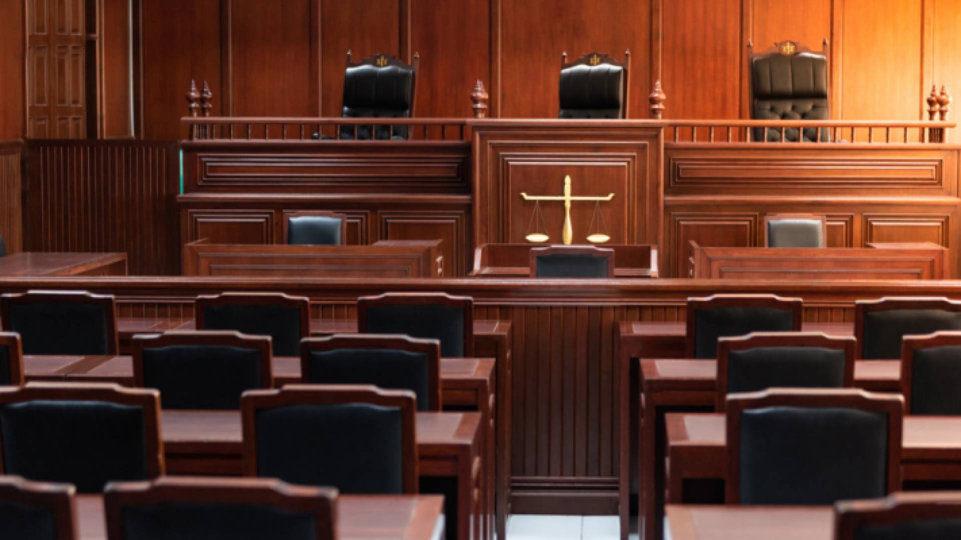 قاعة محكمة - تعبيرية