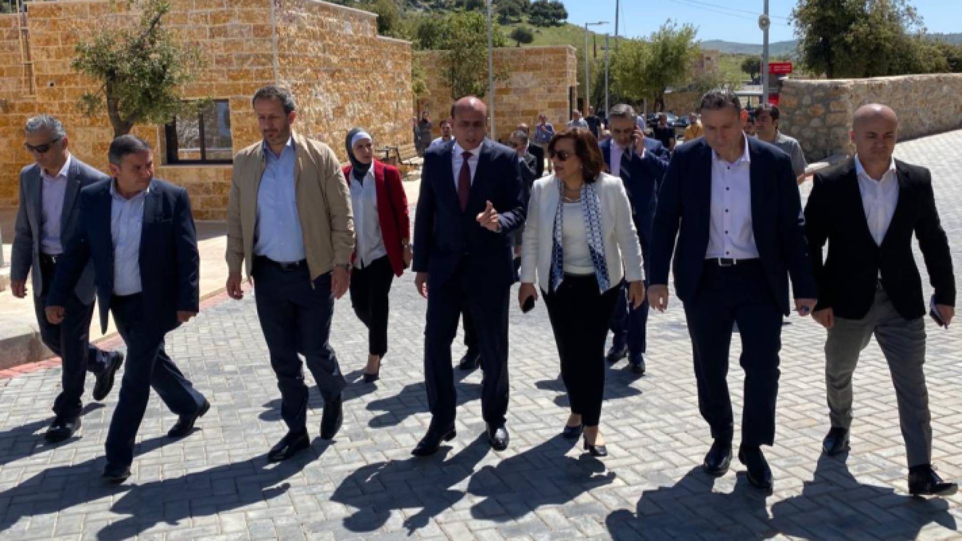 وزيرة الاستثمار خلود السقاف خلال جولة ميدانية في محافظة عجلون