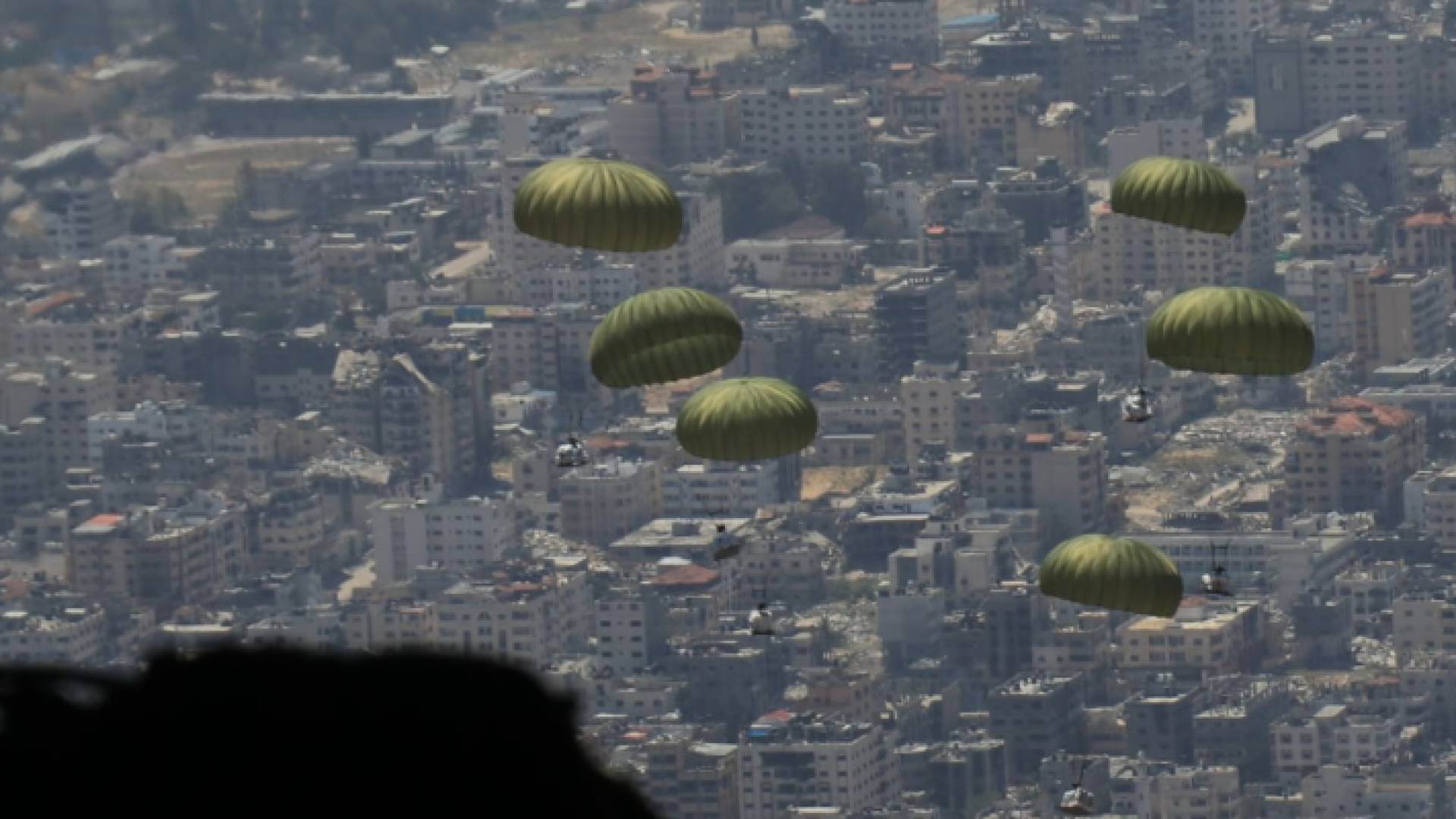 من الإنزالات الجوية على قطاع غزة