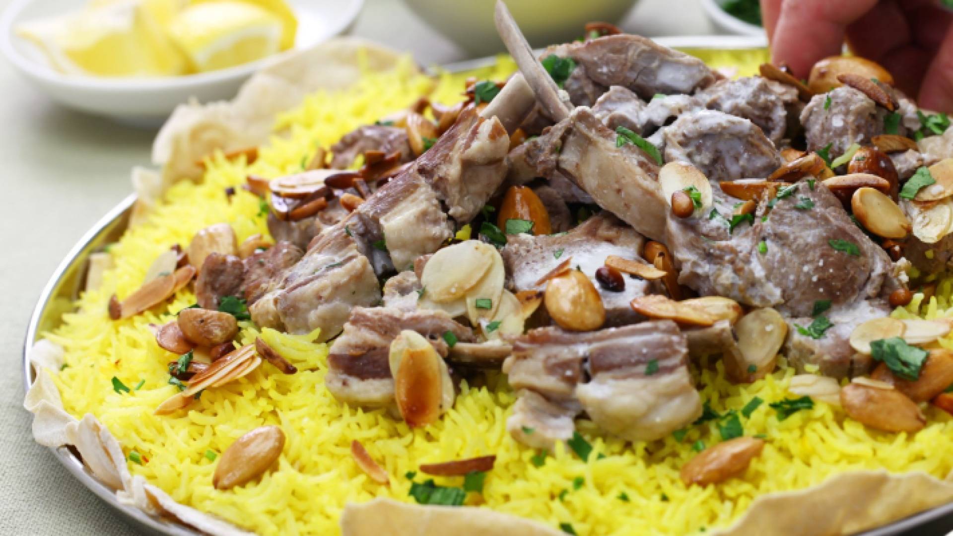 المنسف رفيق الأردنيين على موائدهم