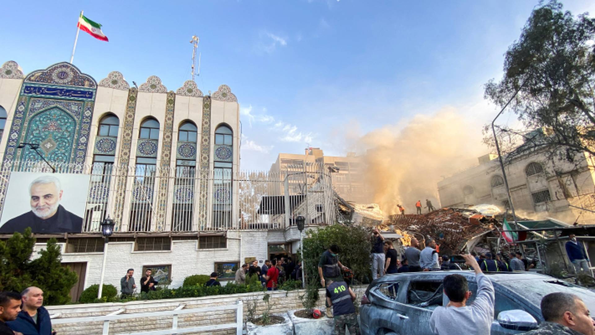 دمار في القنصلية الإيرانية بدمشق بعد قصف جوي للاحتلال