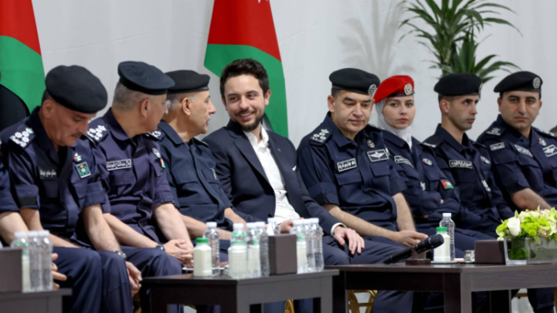 ولي العهد يشارك مرتبات قيادة أمن إقليم العاصمة مأدبة الإفطار