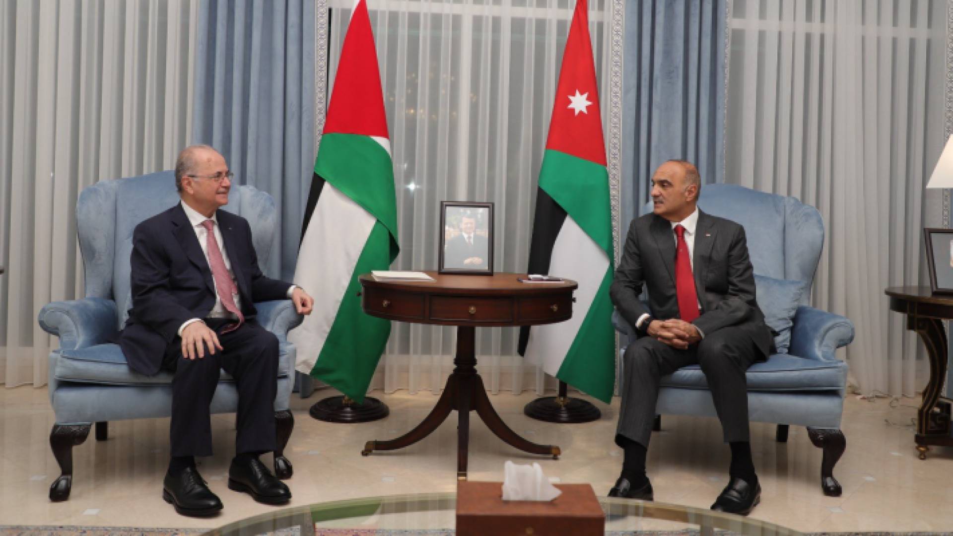 رئيس الوزراء الدكتور بشر الخصاونة ونظيره الفلسطيني محمد مصطفى