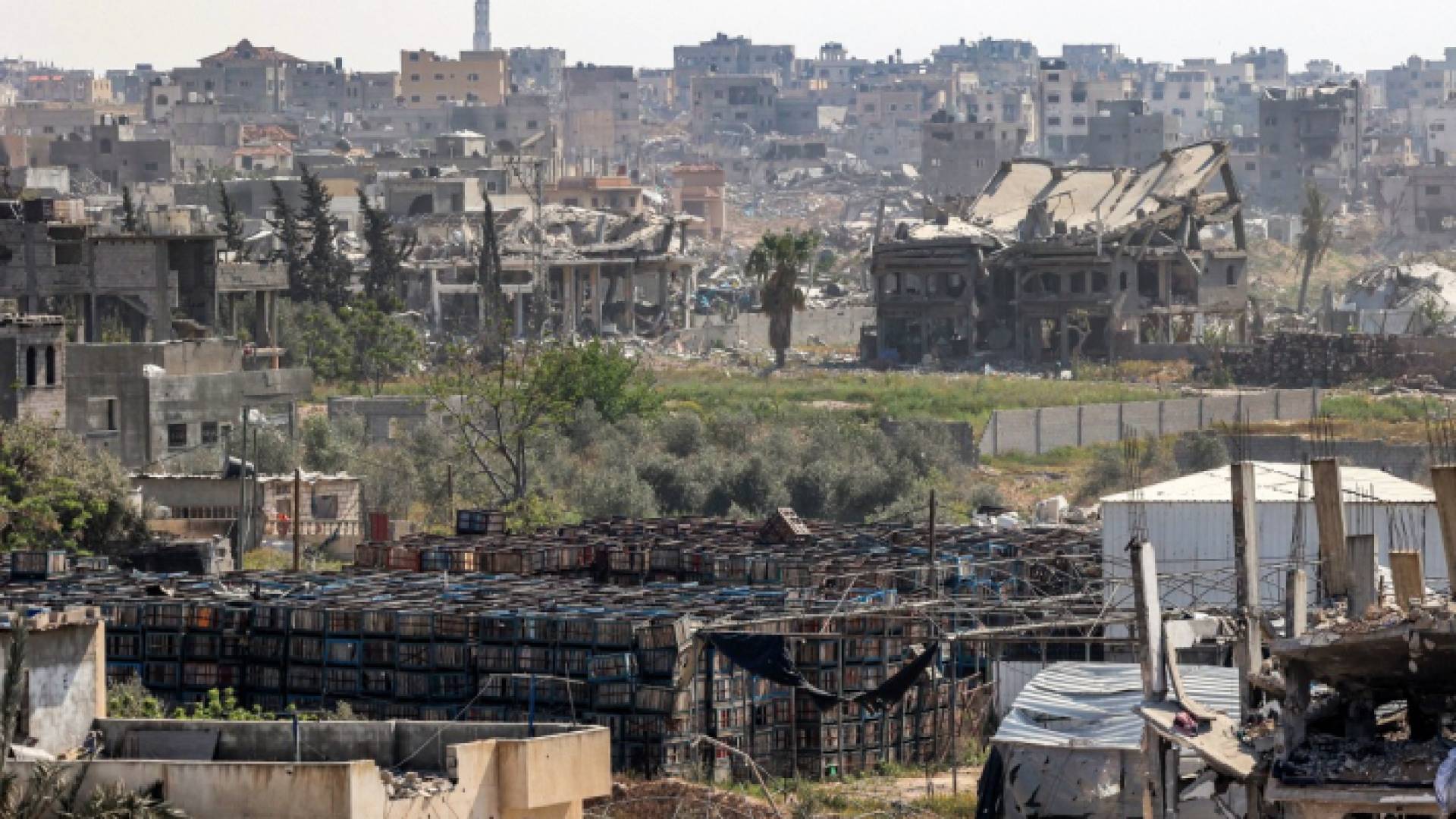 جانب من الدمار الذي تسبب به جيش الاحتلال في خان يونس