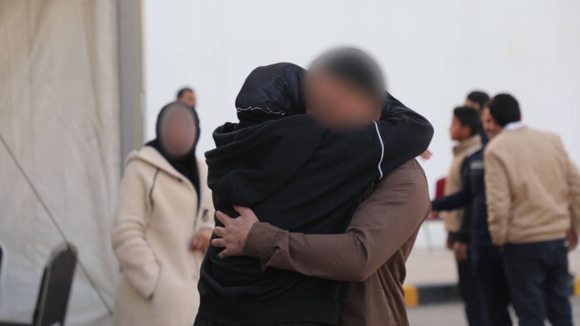 لحظة لقاء أحد النزلاء وذويه خلال افطار رمضاني