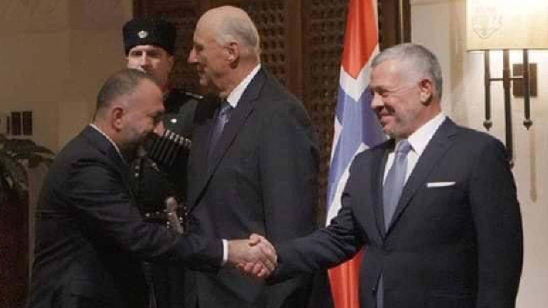 جلالة الملك عبدالله الثاني وحوامدة