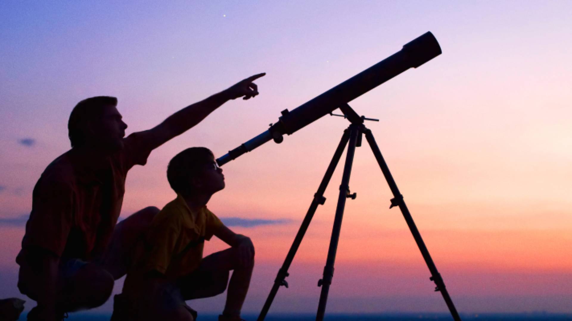 تلسكوب لتحري الهلال "تعبيرية"