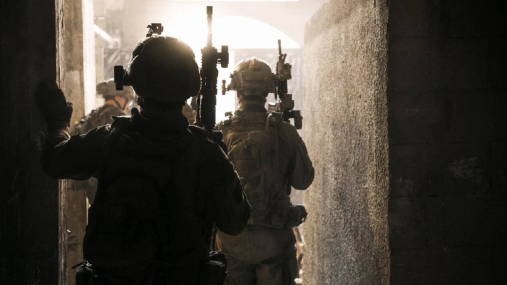 جنود الاحتلال يتحصنون داخل مبنى في غزة