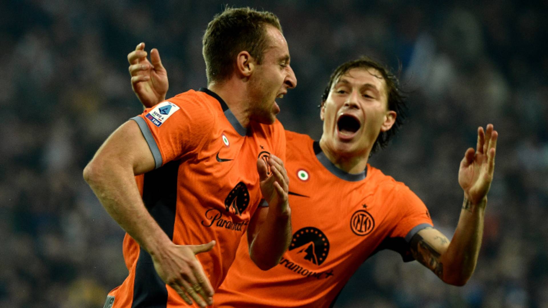 لاعبو إنتر يحتفلون بالفوز