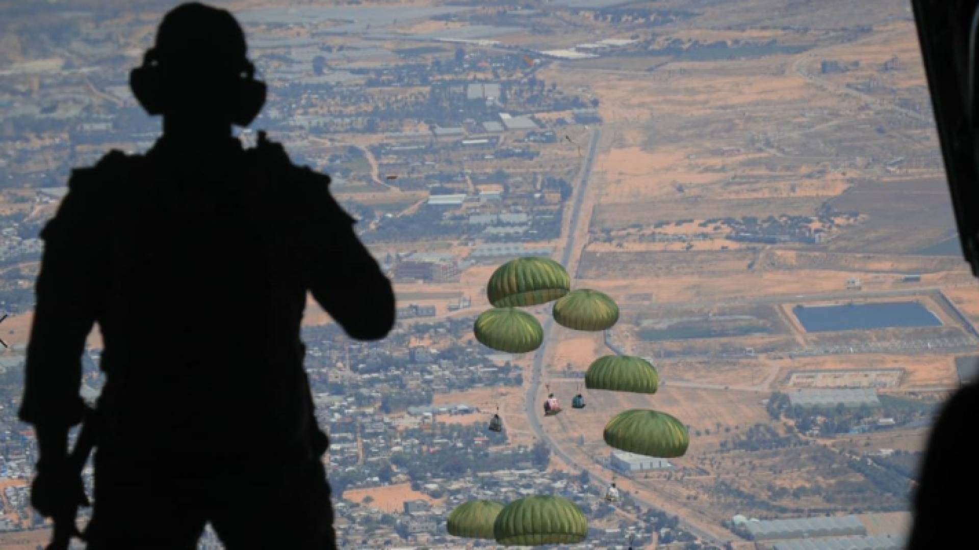 إنزال جوي على قطاع غزة