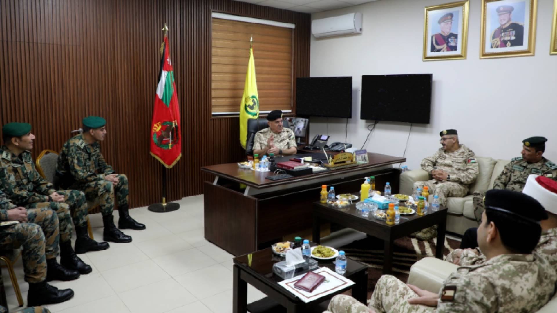 رئيس هيئة الأركان المشتركة اللواء الركن يوسف أحمد الحنيطي