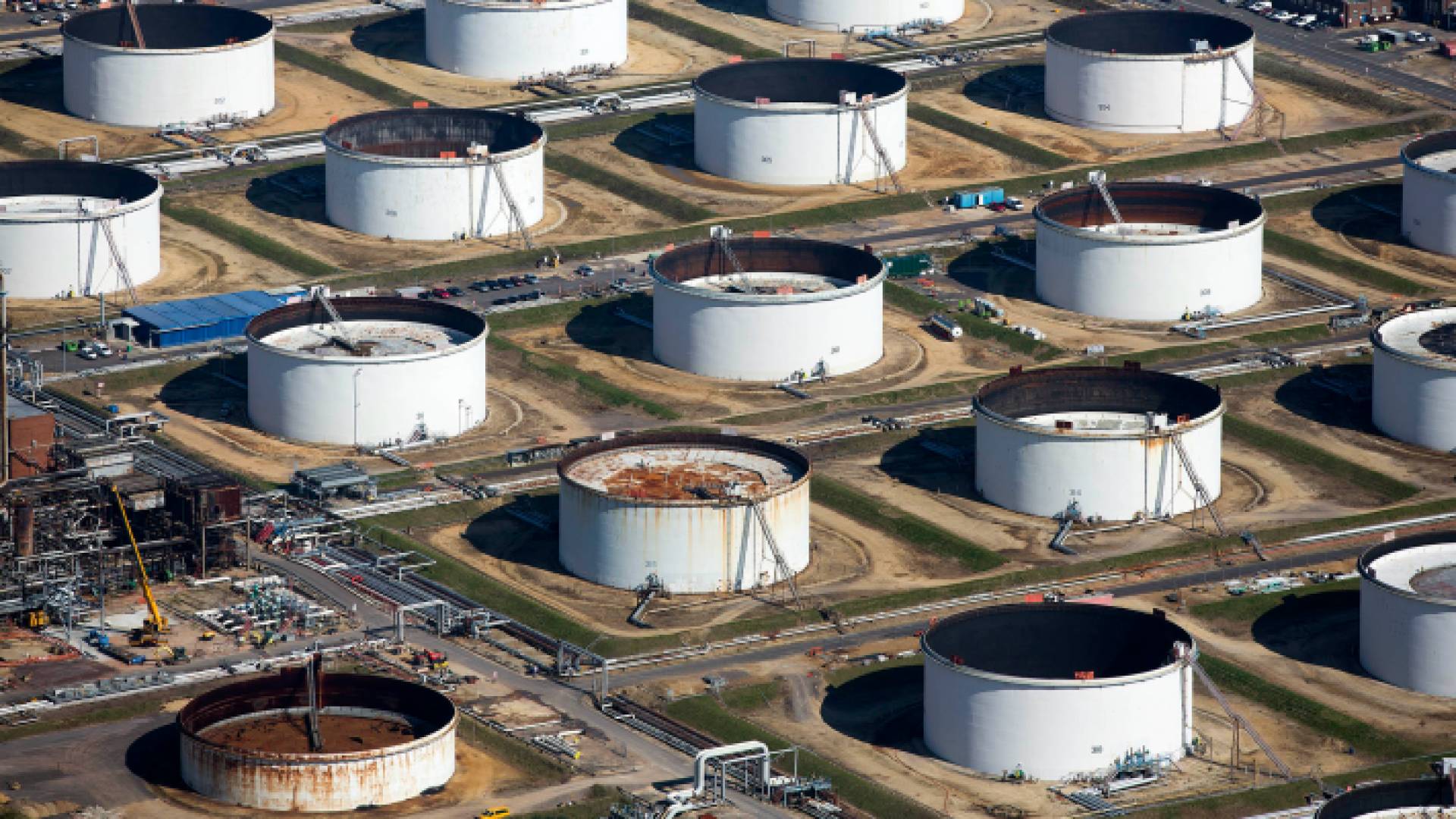 صهاريج تخزين النفط