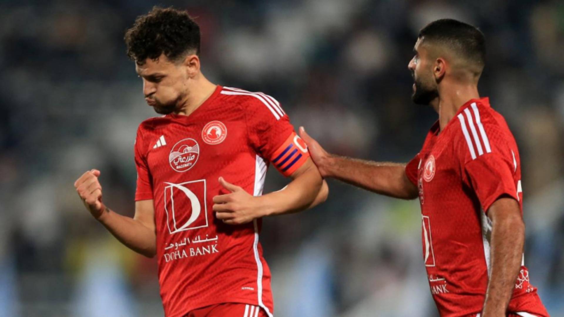 لاعبو العربي يحتفلون بالهدف