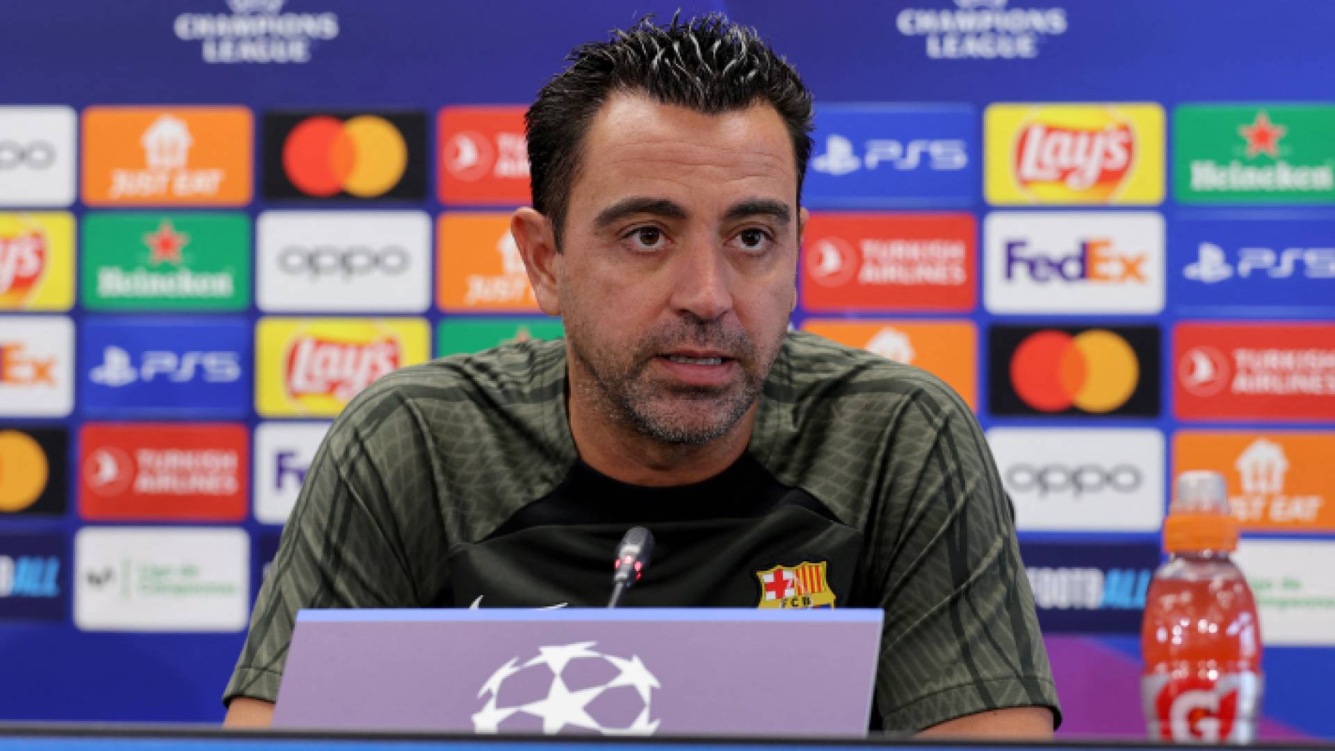 تشافي هيرنانديز من مؤتمر صحفي سابق