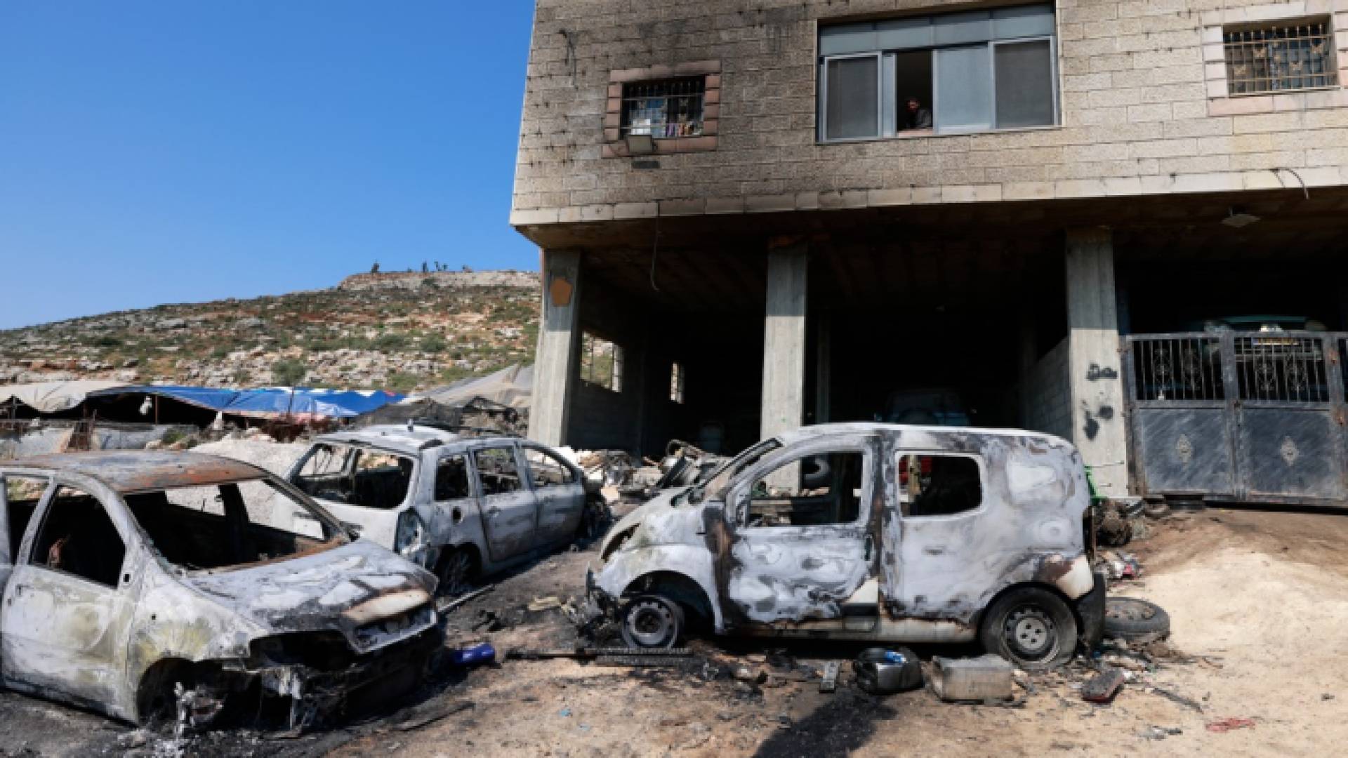 مركبات حرقها مستوطنون في رام الله