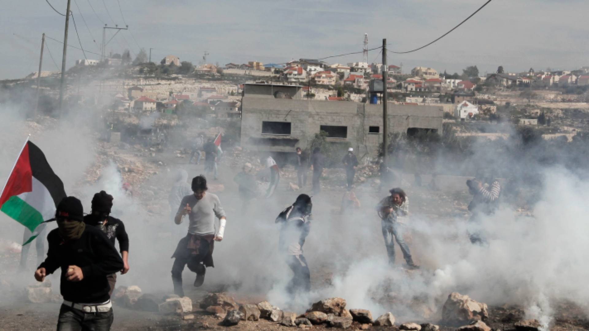 مستوطنون يعتدون على فلسطينيين في الضفة الغربية