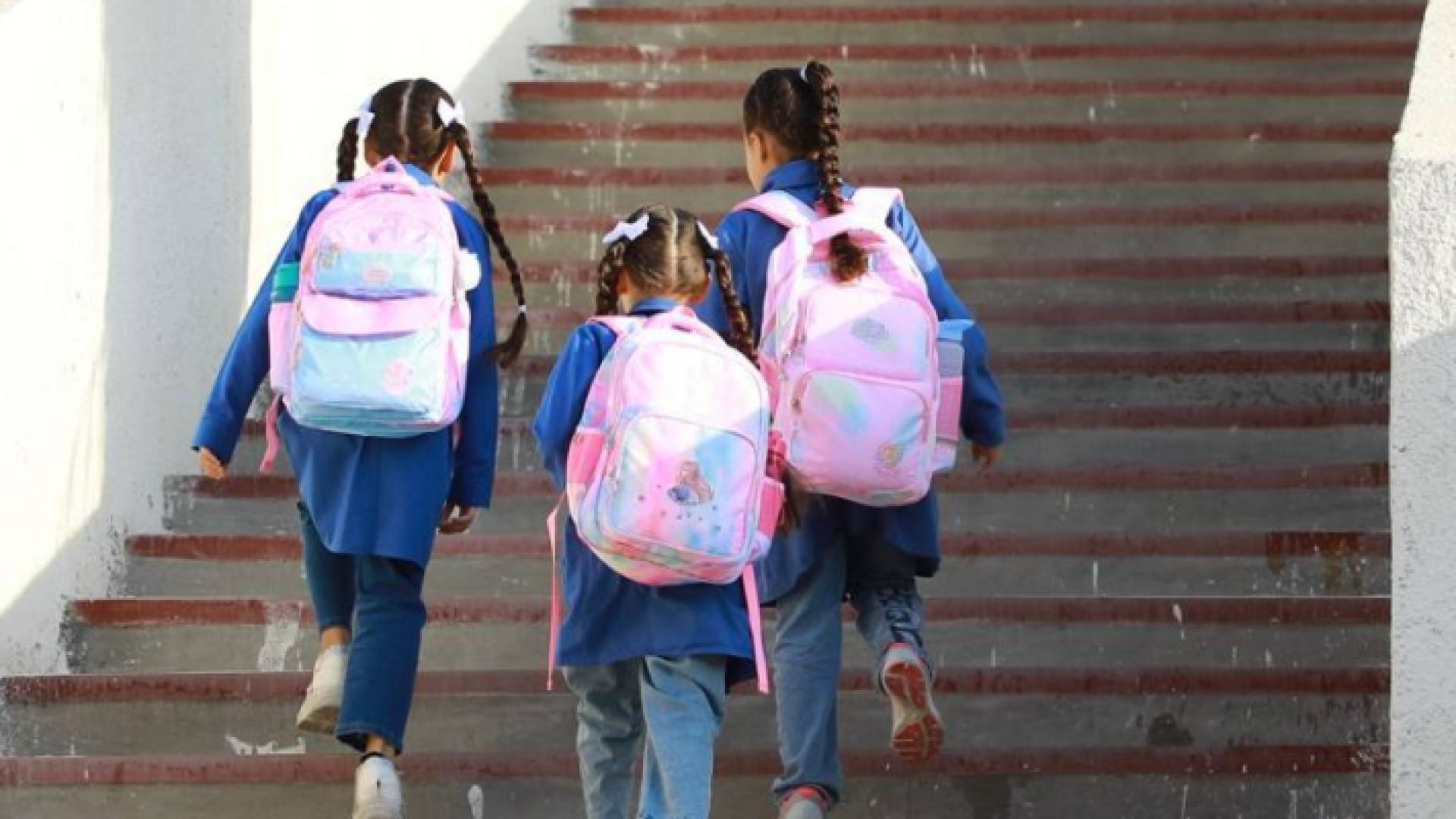 طالبات مدارس في الأردن