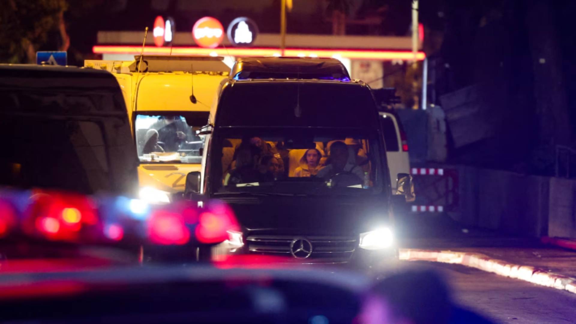 عملية إطلاق محتجزين