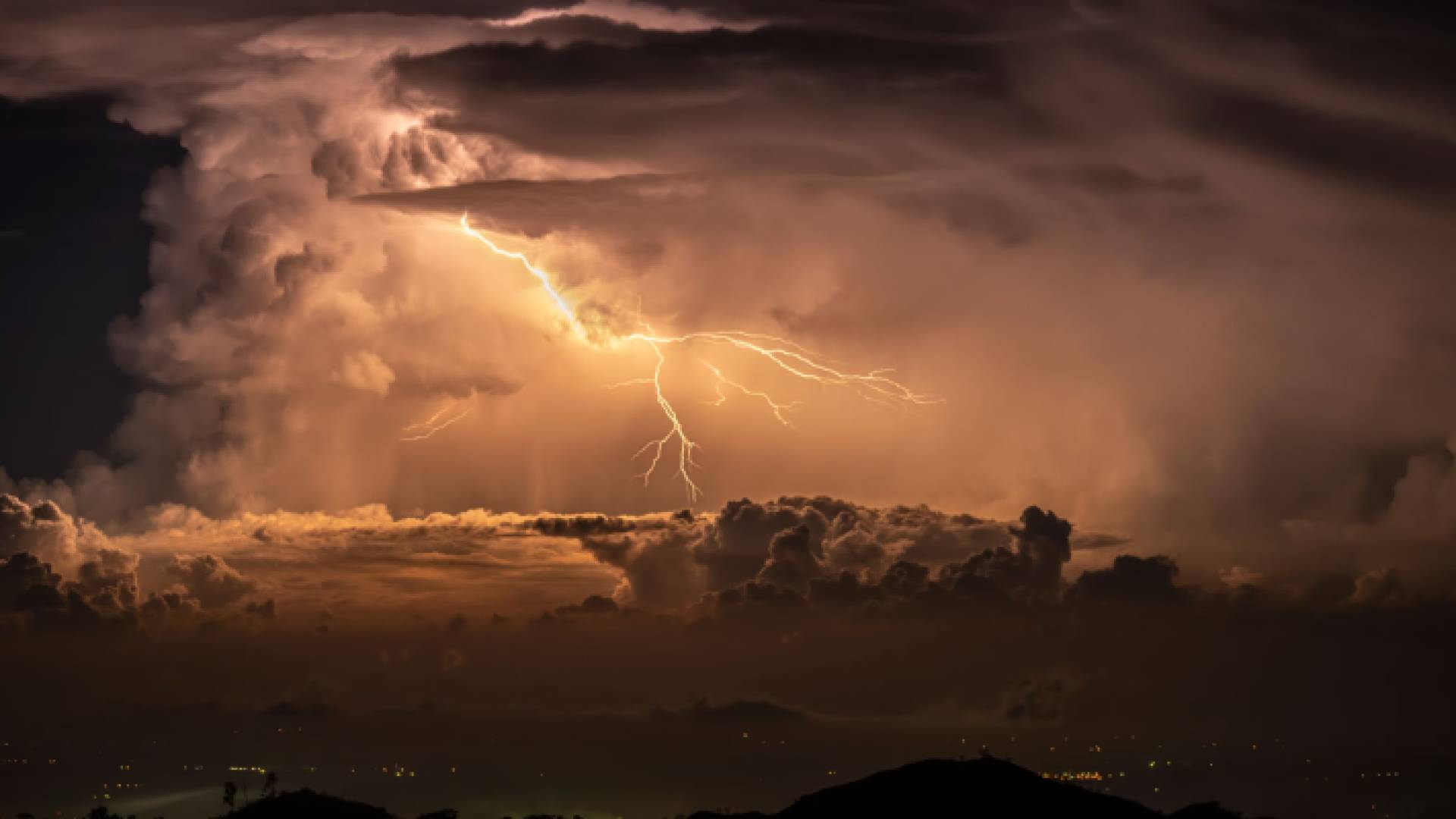 رعد وبرق - تعبيرية