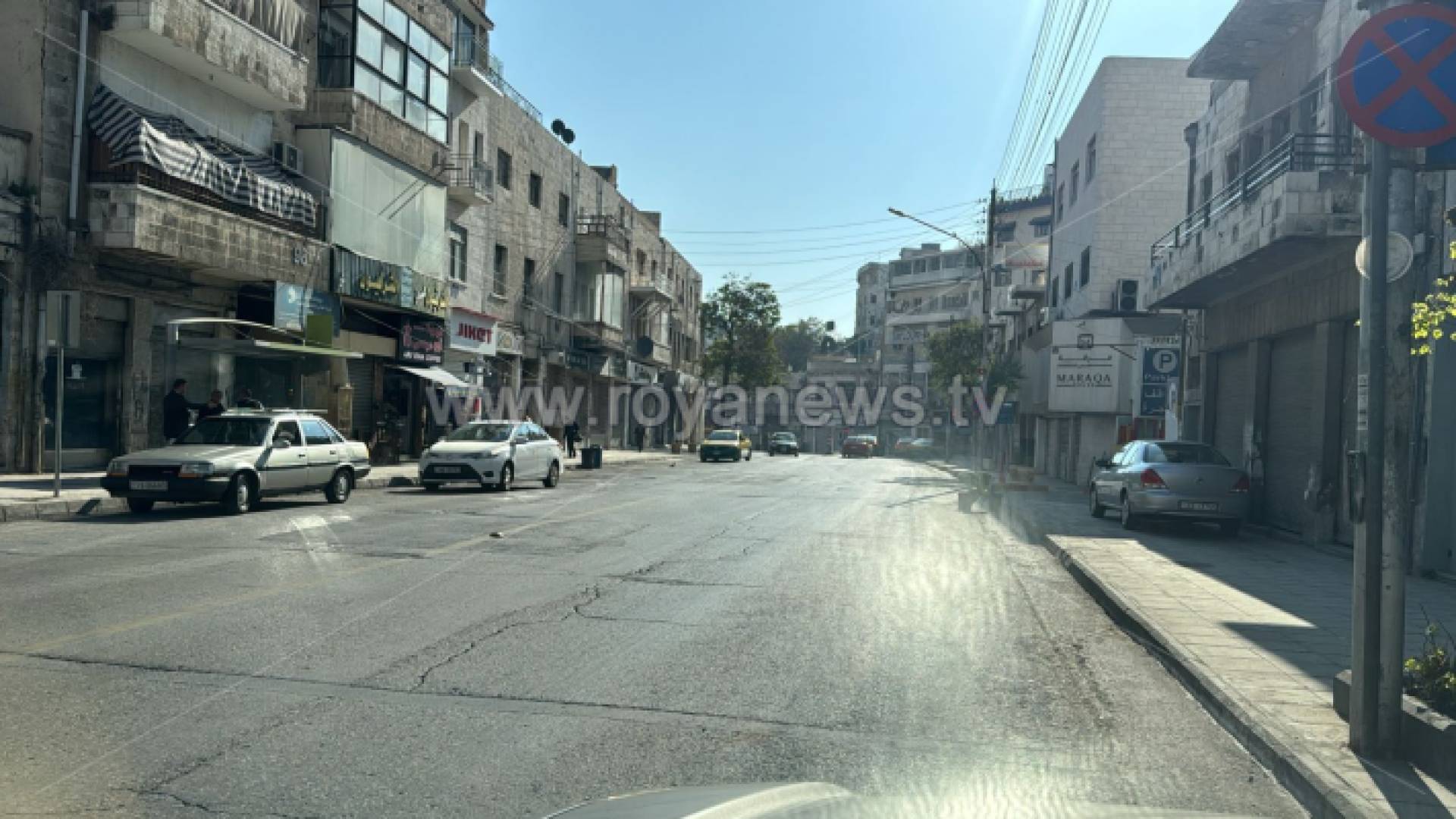 أحد الشوارع في العاصمة عمان شبه فارغ