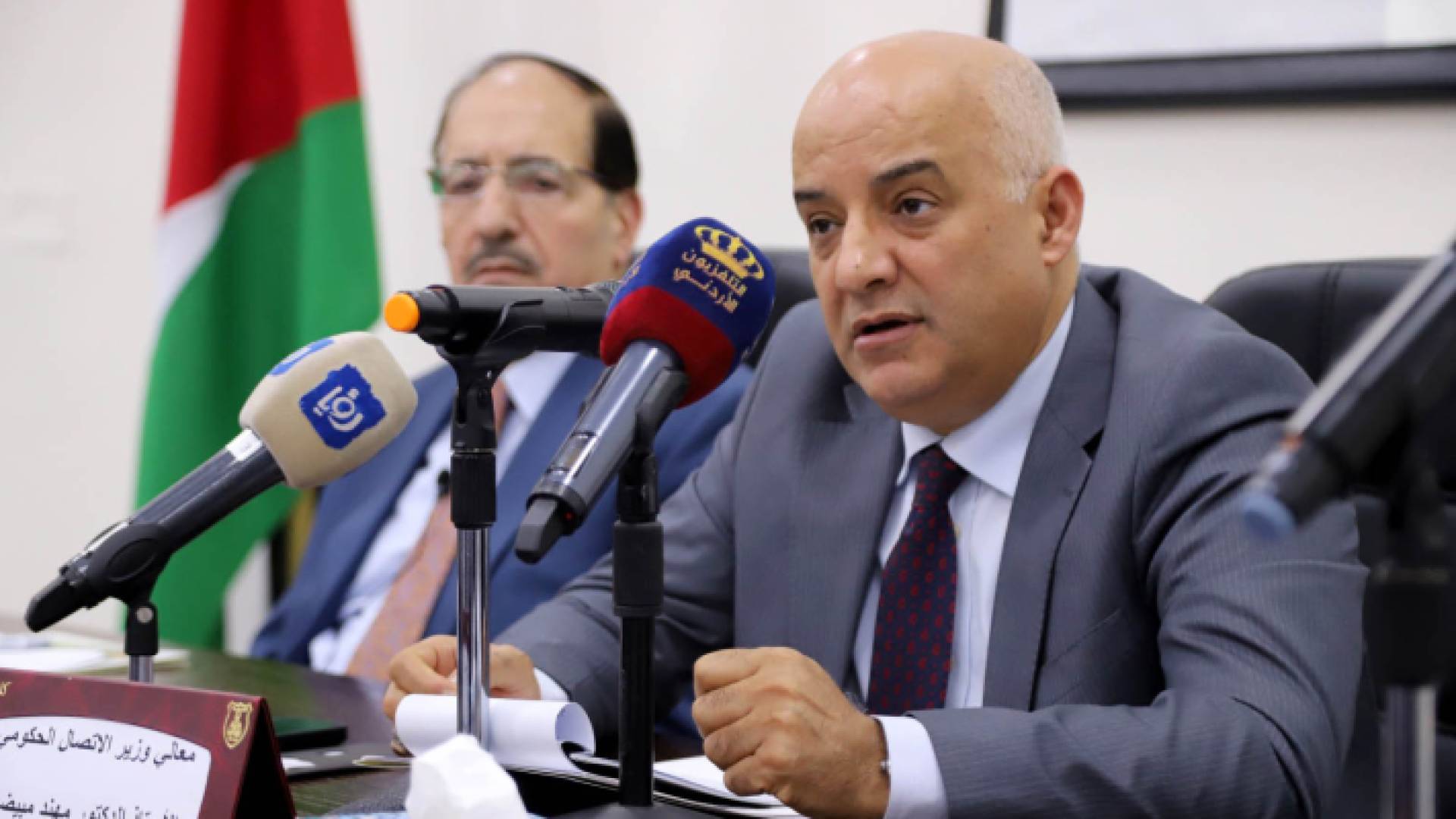 وزير الاتصال الحكومي مهند المبيضين