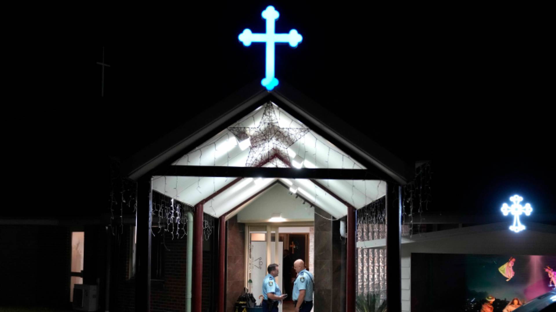 مدخل الكنيسة التي وقعت بها عملية الطعن