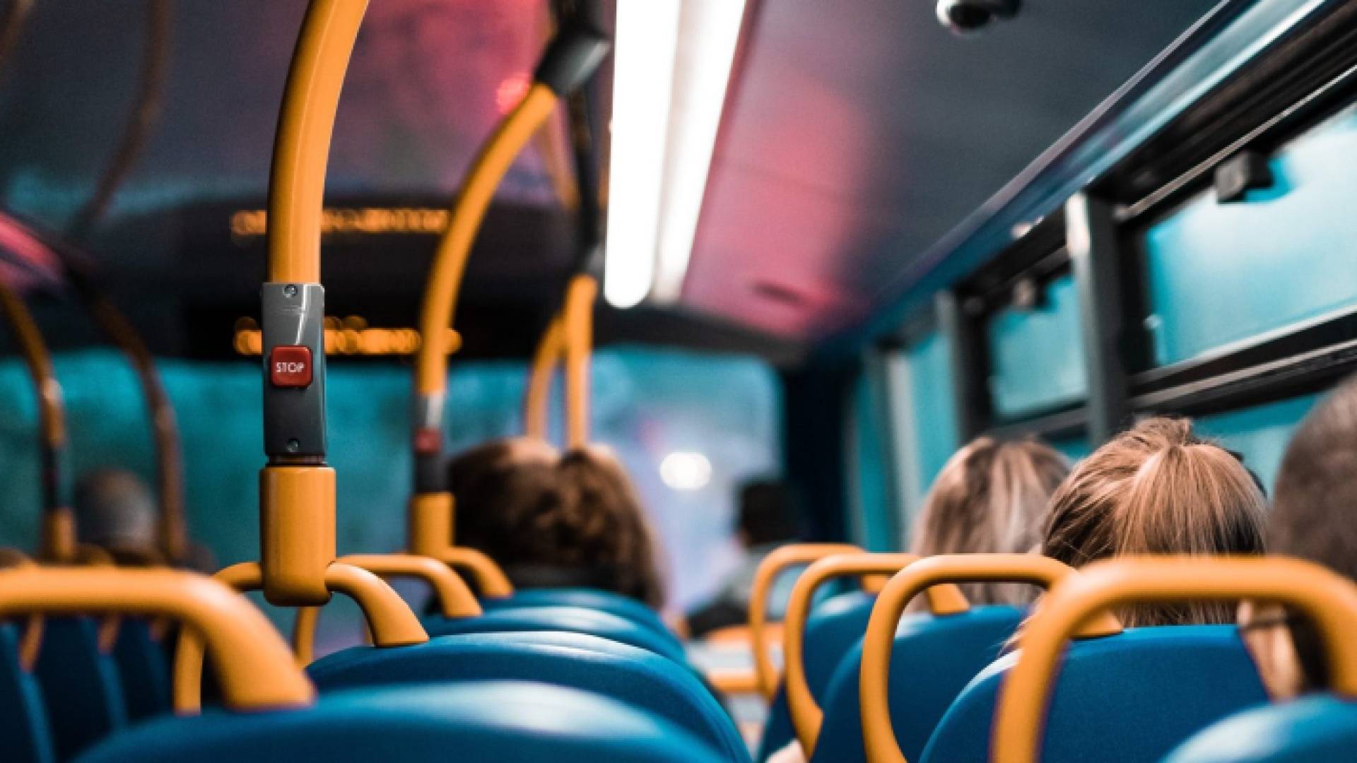 مقاعد احدى الحافلات