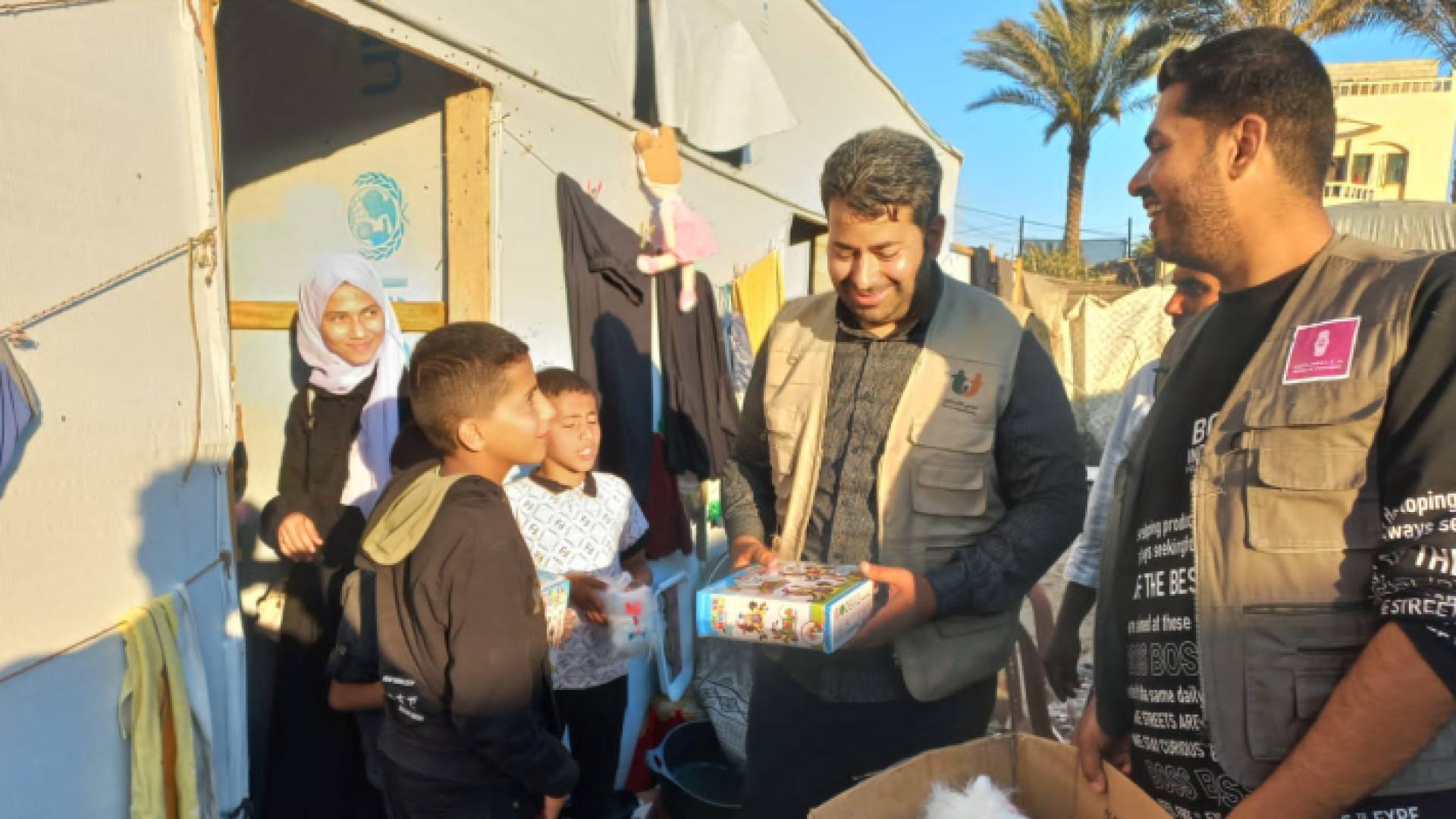 جانب من تنفيذ عمليات الدعم من بنك فلسطين