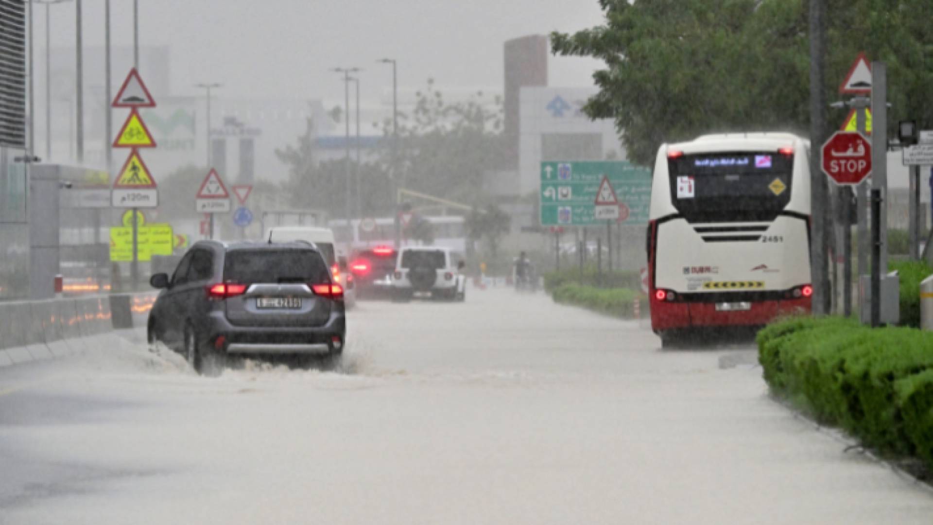 من العاصفة التي أثرت على الإمارات