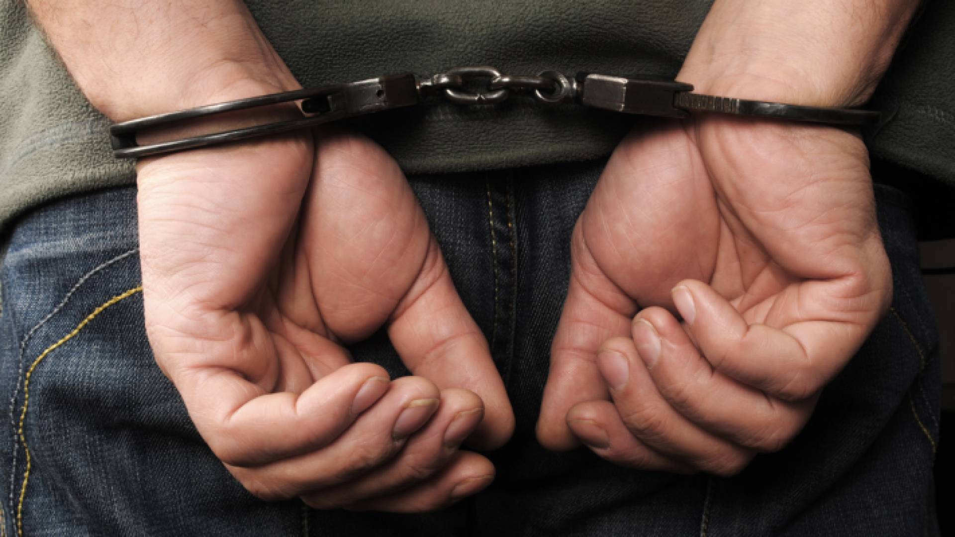 القبض على شخص