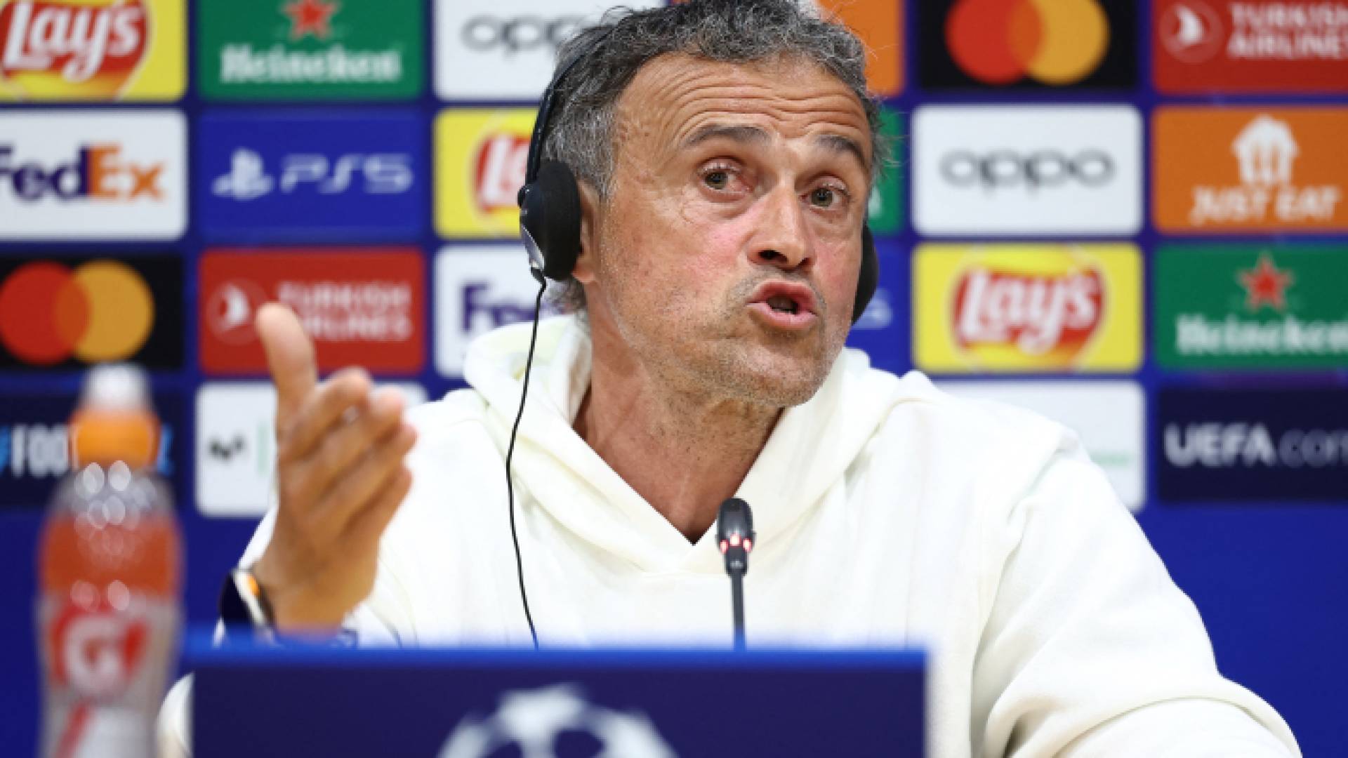 من مؤتمر صحفي