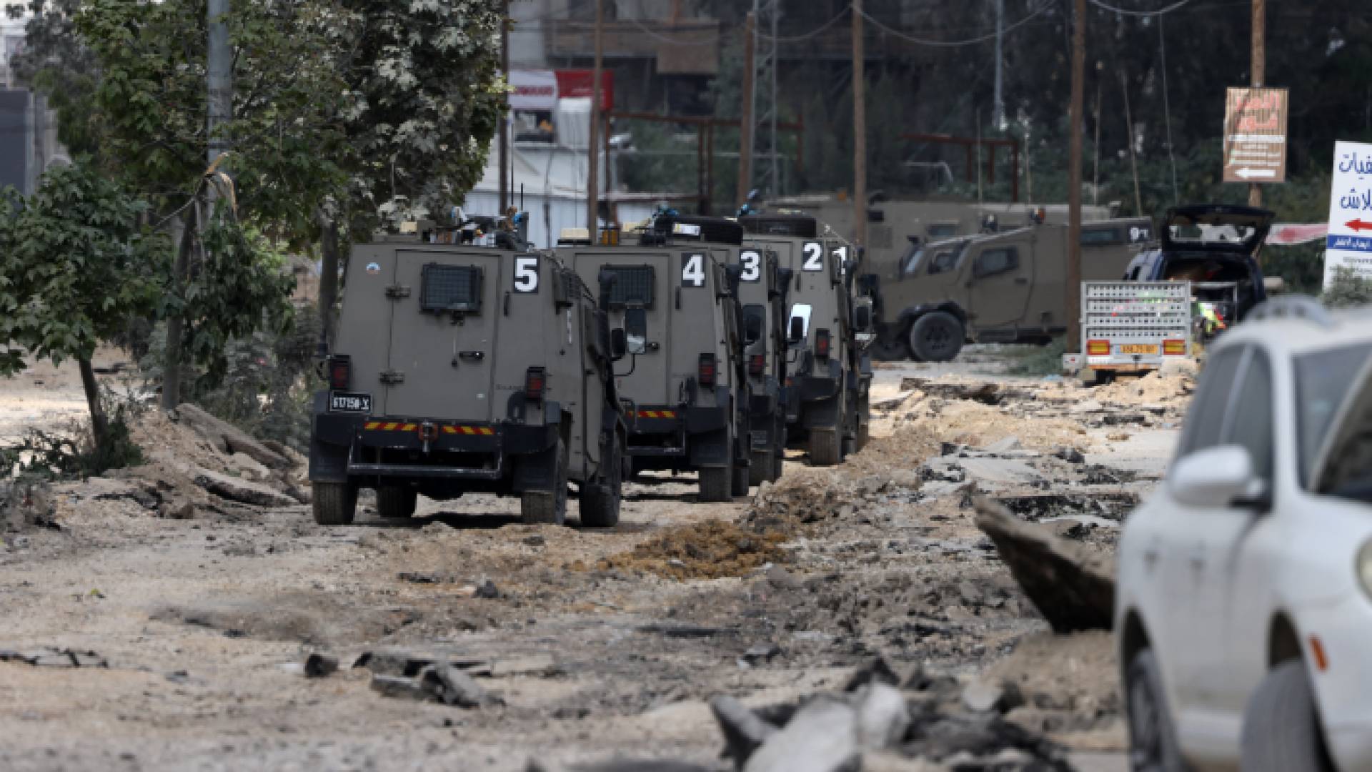 مركبات للاحتلال في مخيم نور شمس في الضفة الغربية