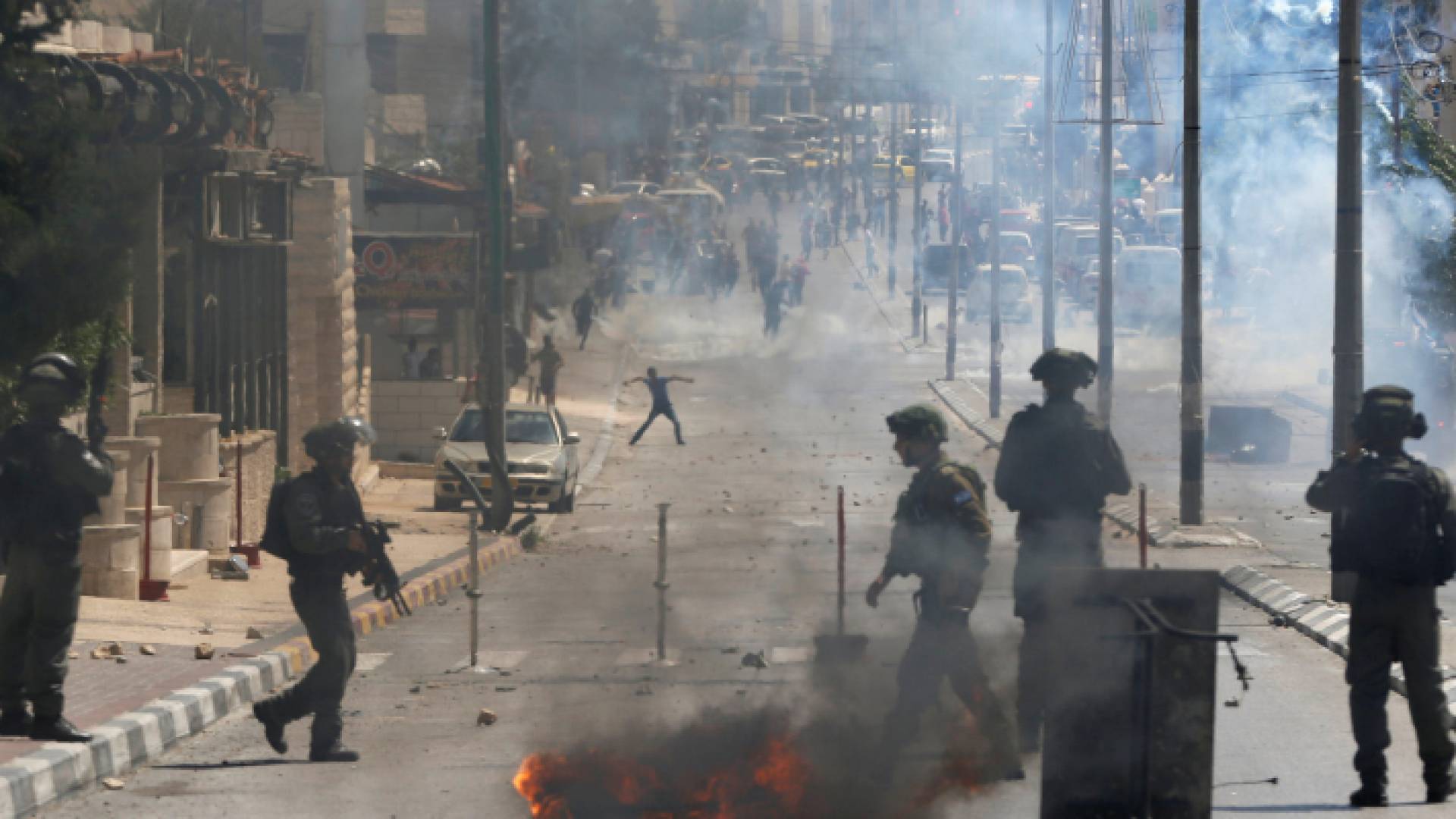 مواجهات فلسطينيين ومستوطنين بحماية قوات الاحتلال