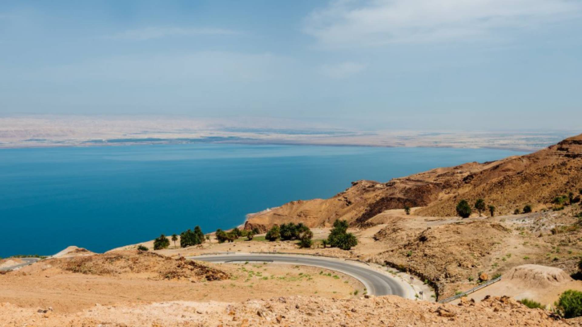 أحد طرق البحر الميت