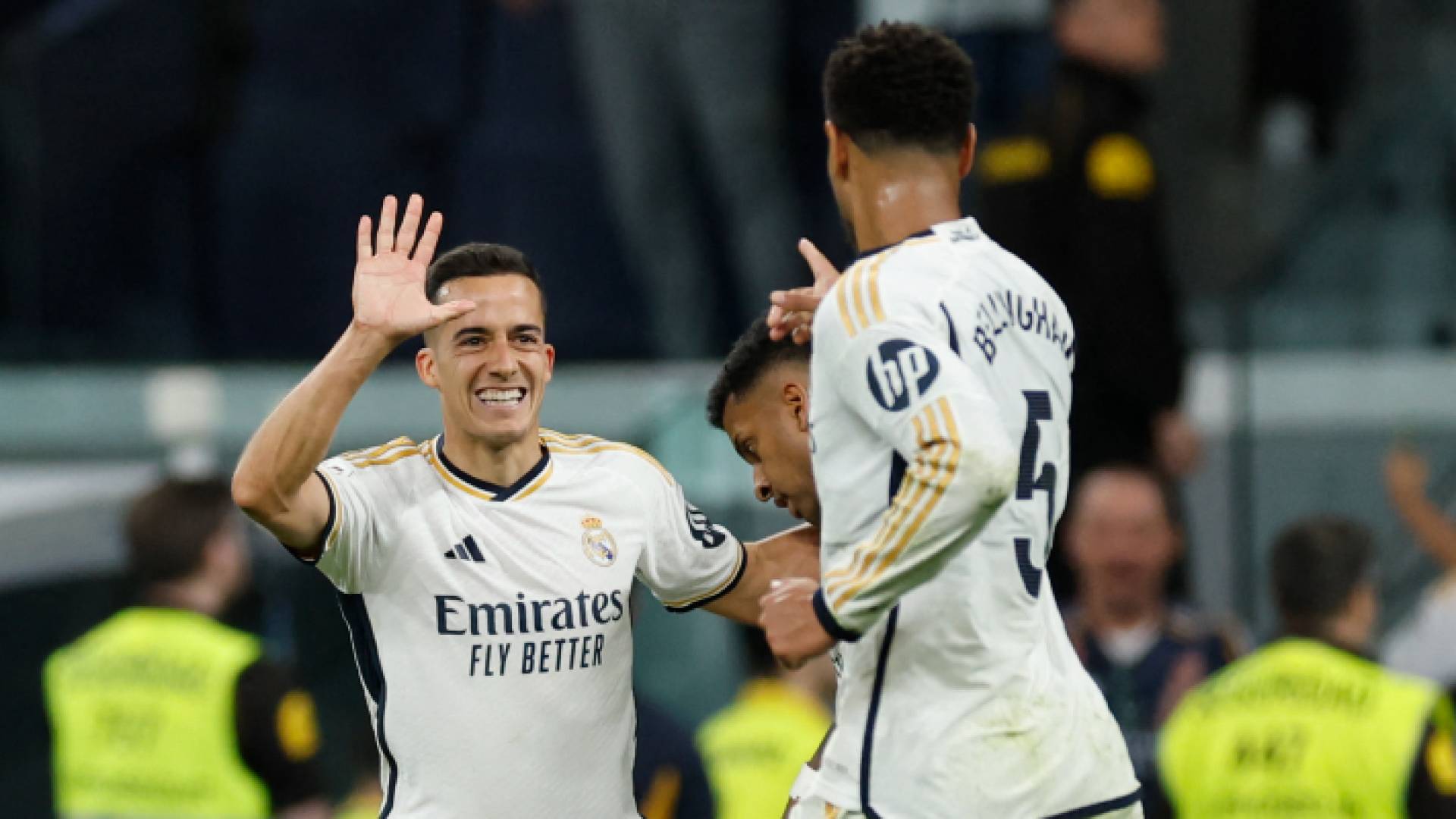 لاعبو ريال مدريد يحتفلون بهدف