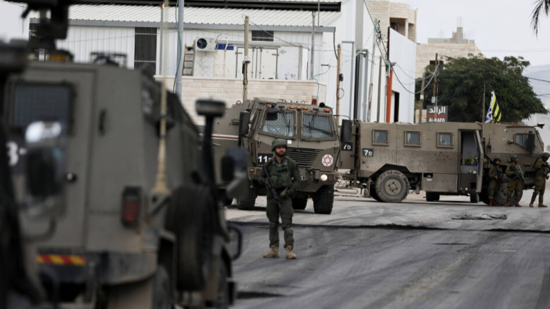 آليات الاحتلال خلال اقتحامها مدن الضفة الغربية