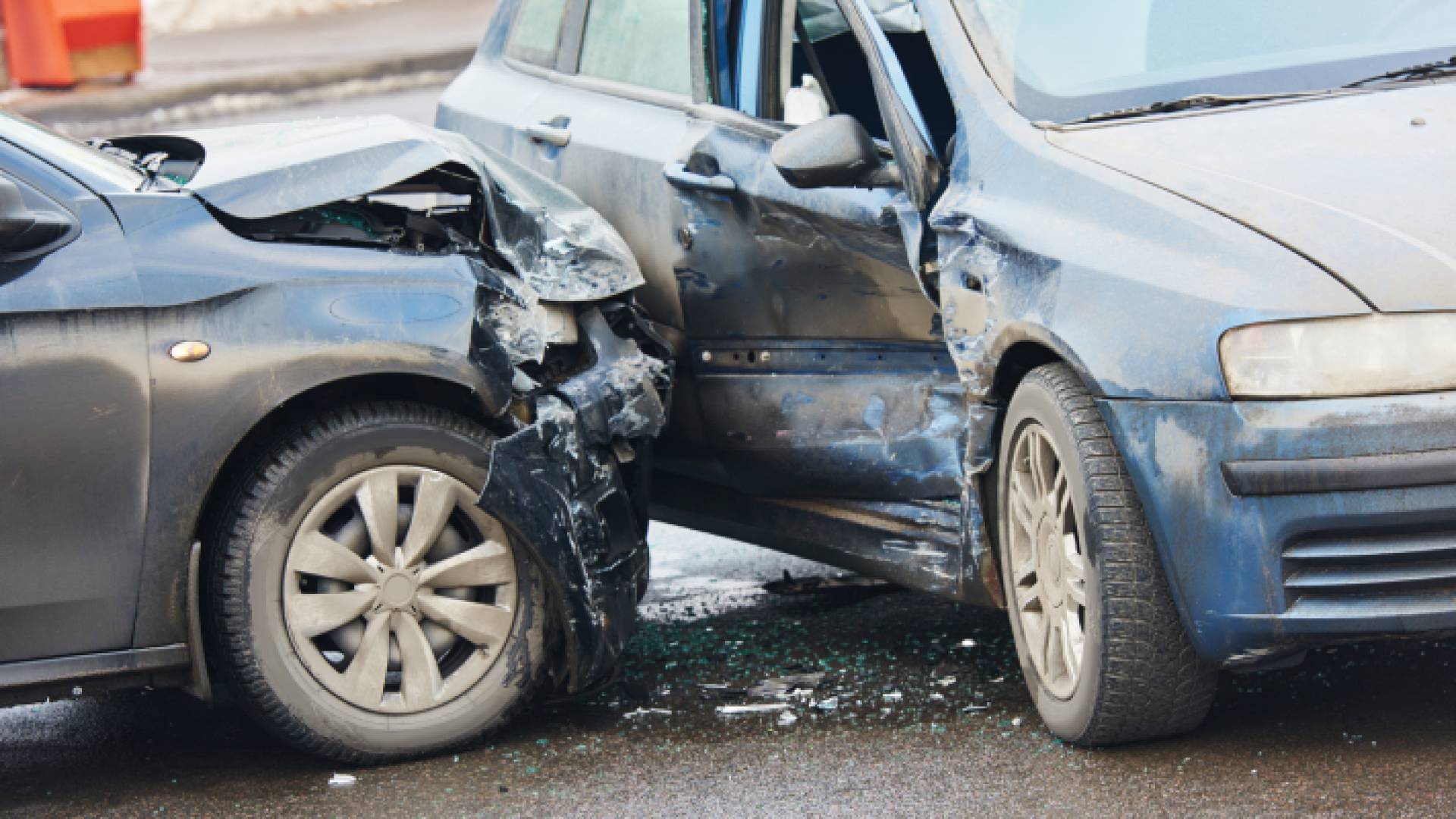 حادث بين مركبتين - تعبيرية