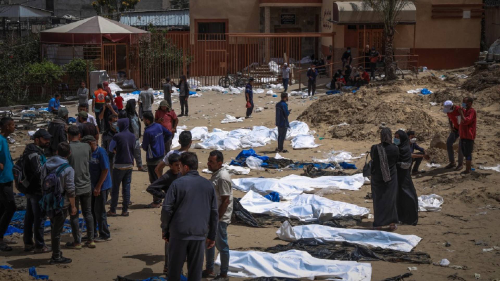 جثامين شهداء في مستشفى ناصر في خان يونس جنوب قطاع غزة