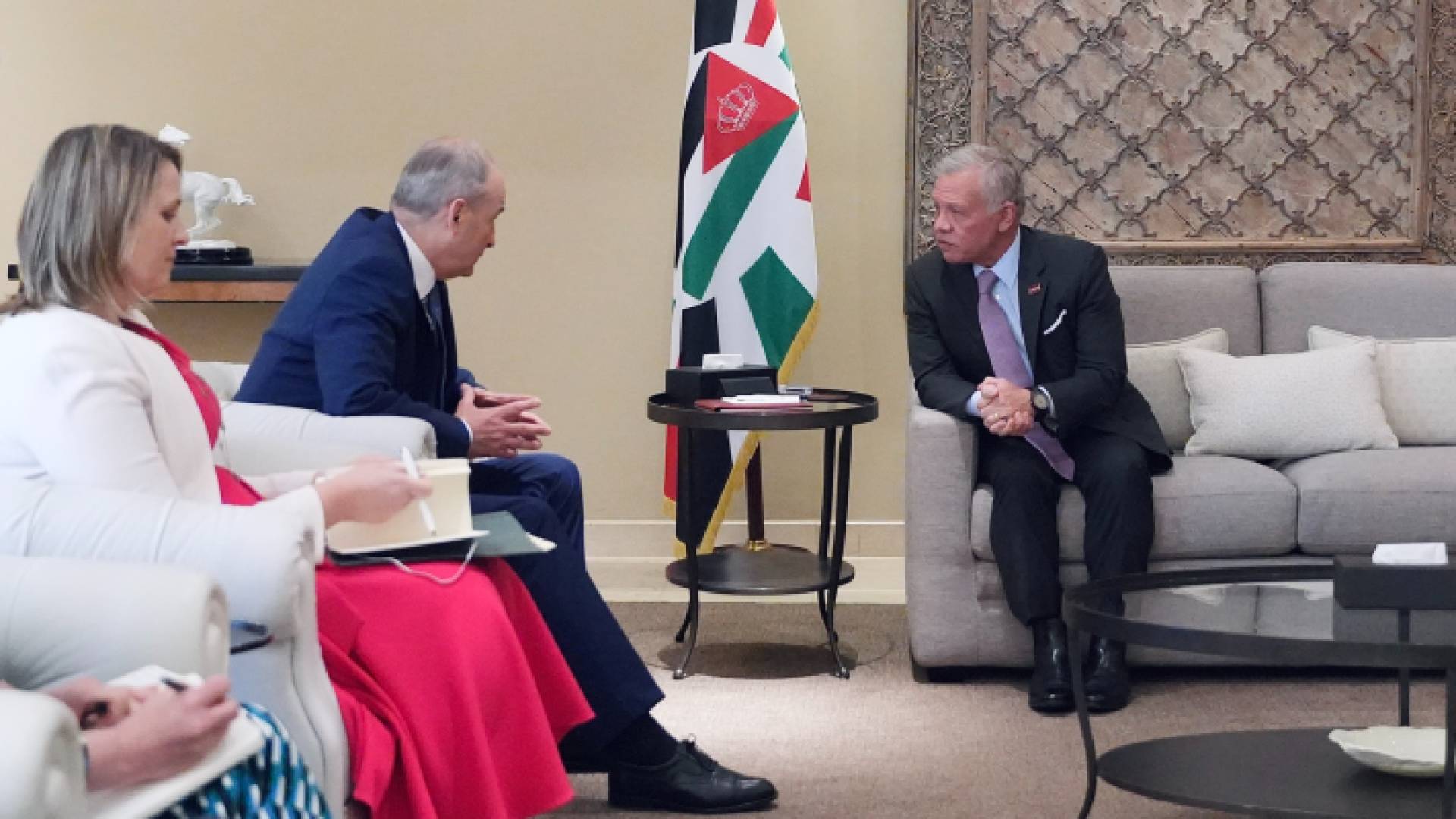 الملك، خلال لقاء نائب رئيس الوزراء ووزير الخارجية والدفاع الإيرلندي ميهال مارتن