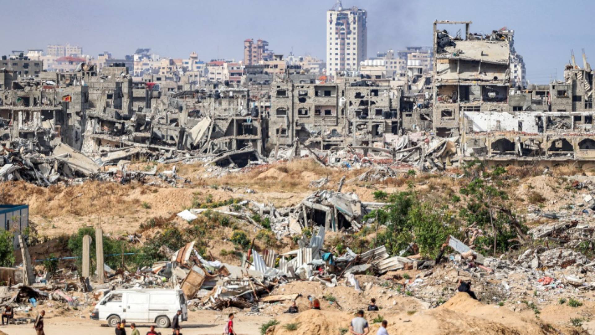 آثار الدمار الكبير في قطاع غزة جراء العدوان